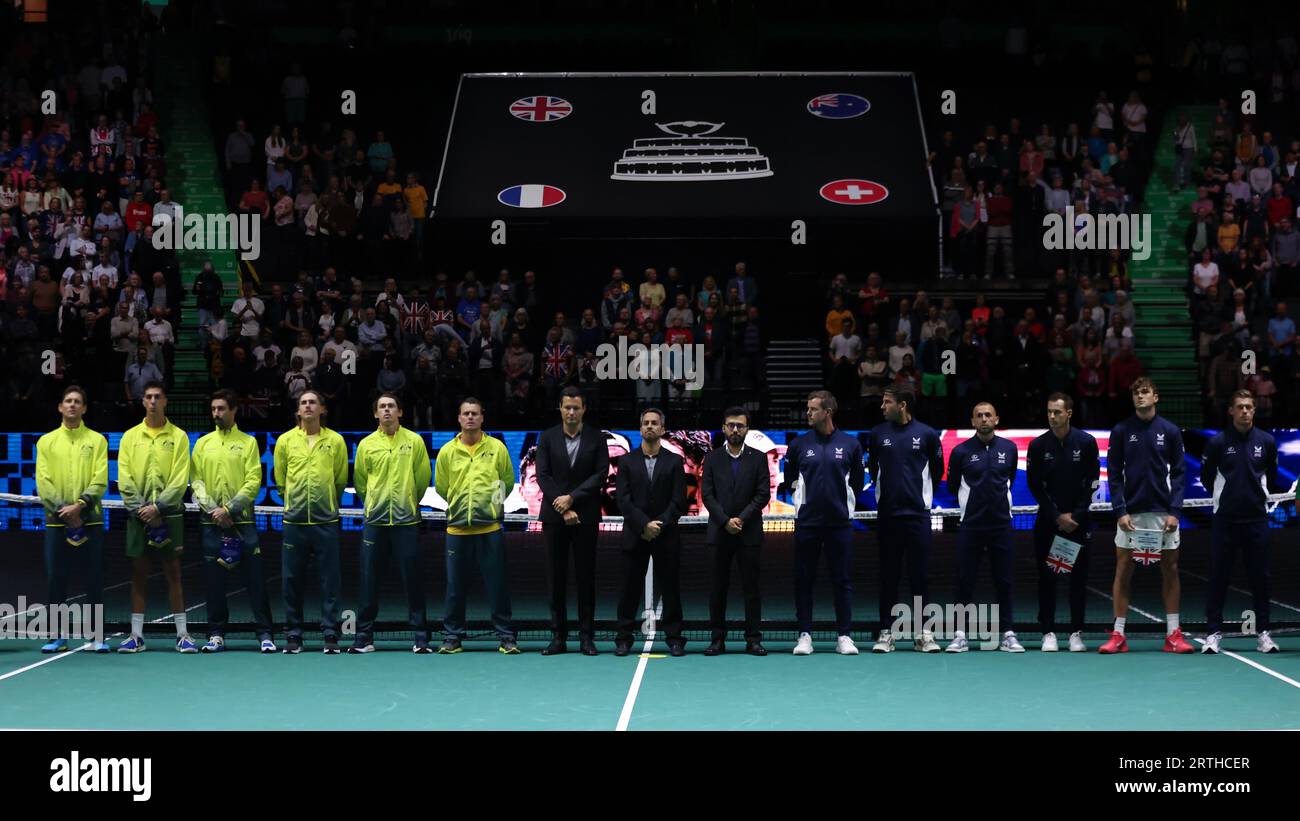 AO Arena, Manchester, Lancashire, Royaume-Uni. 12 septembre 2023. Les équipes d'Australie et de Grande-Bretagne s'alignent avant le match de phase de groupe des finales de la coupe Davis 2023. Crédit : Touchlinepics/Alamy Live News Banque D'Images