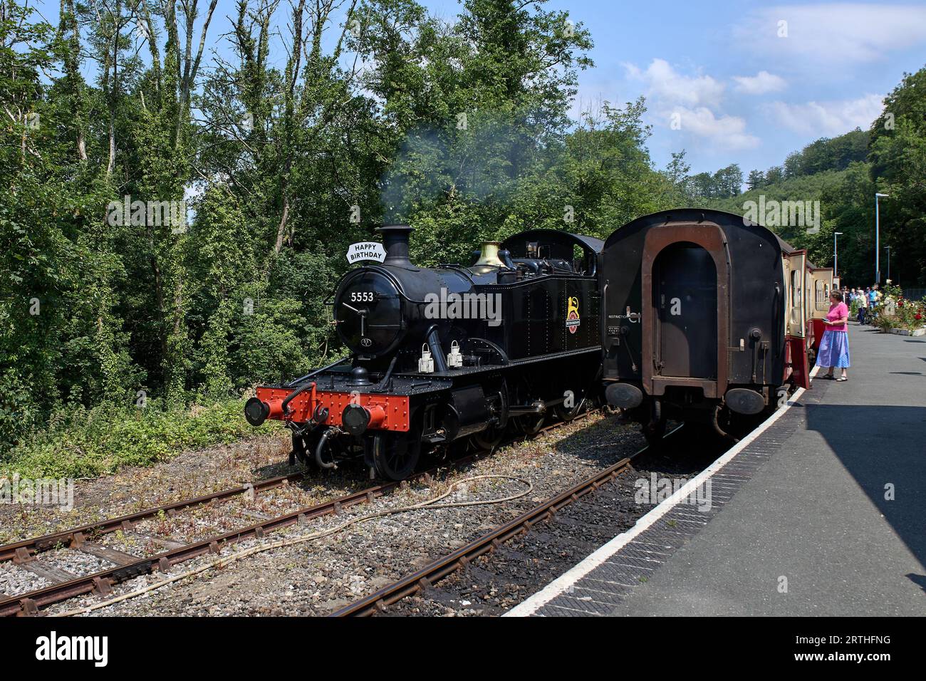 Bodmin, Cornwall, Royaume-Uni - 13 juin. Train à vapeur à la gare de Bodmin General à Bodmin, Cornwall sur 13 juin 2023. Personnes non identifiées Banque D'Images
