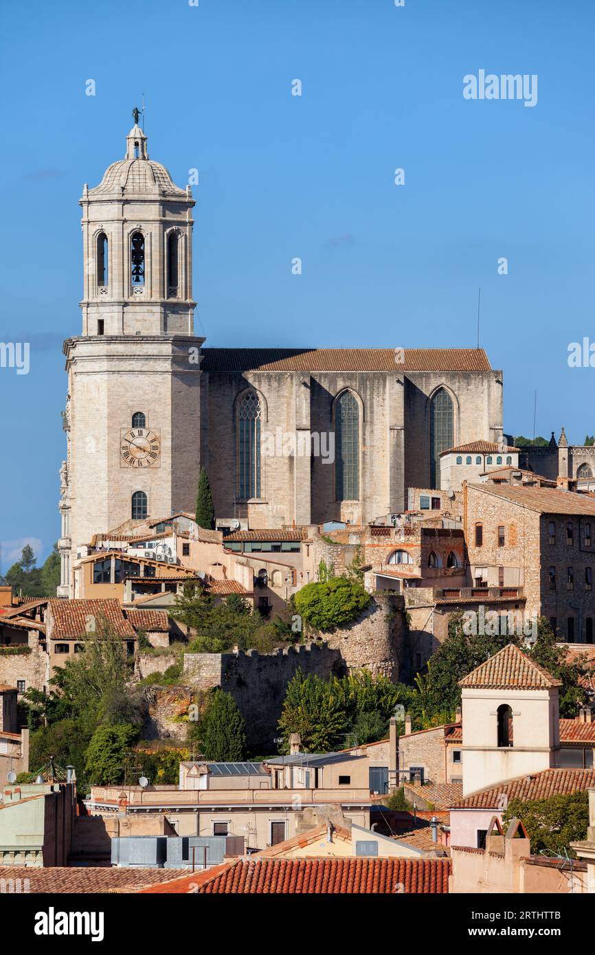 Ville de Girona paysage urbain avec Cathédrale Sainte Marie de Gérone en Catalogne, Espagne Banque D'Images