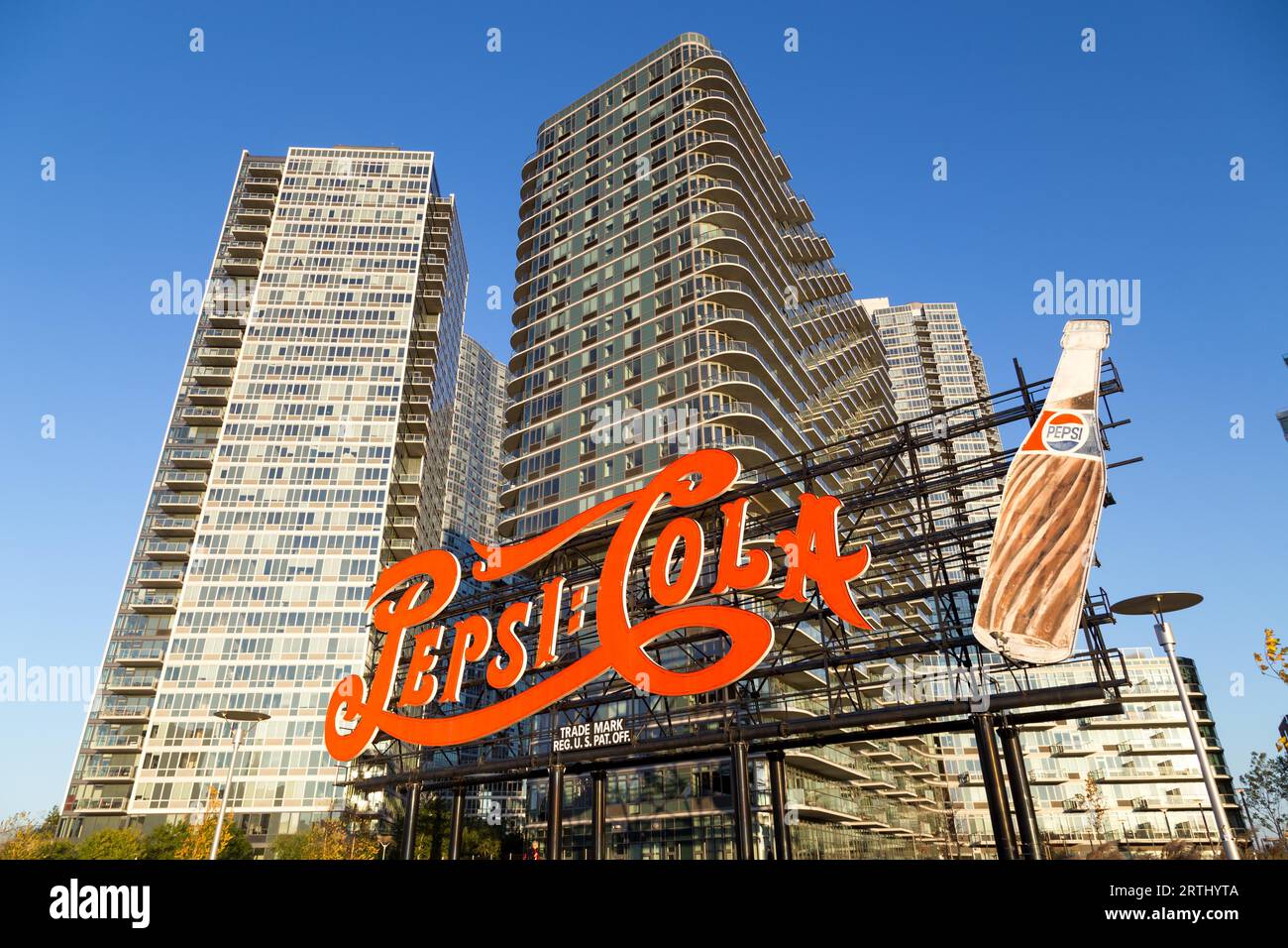 New York, États-Unis d'Amérique, 17 novembre 2016 : panneau publicitaire Pepsi Cola d'une ancienne usine d'embouteillage de long Island Banque D'Images