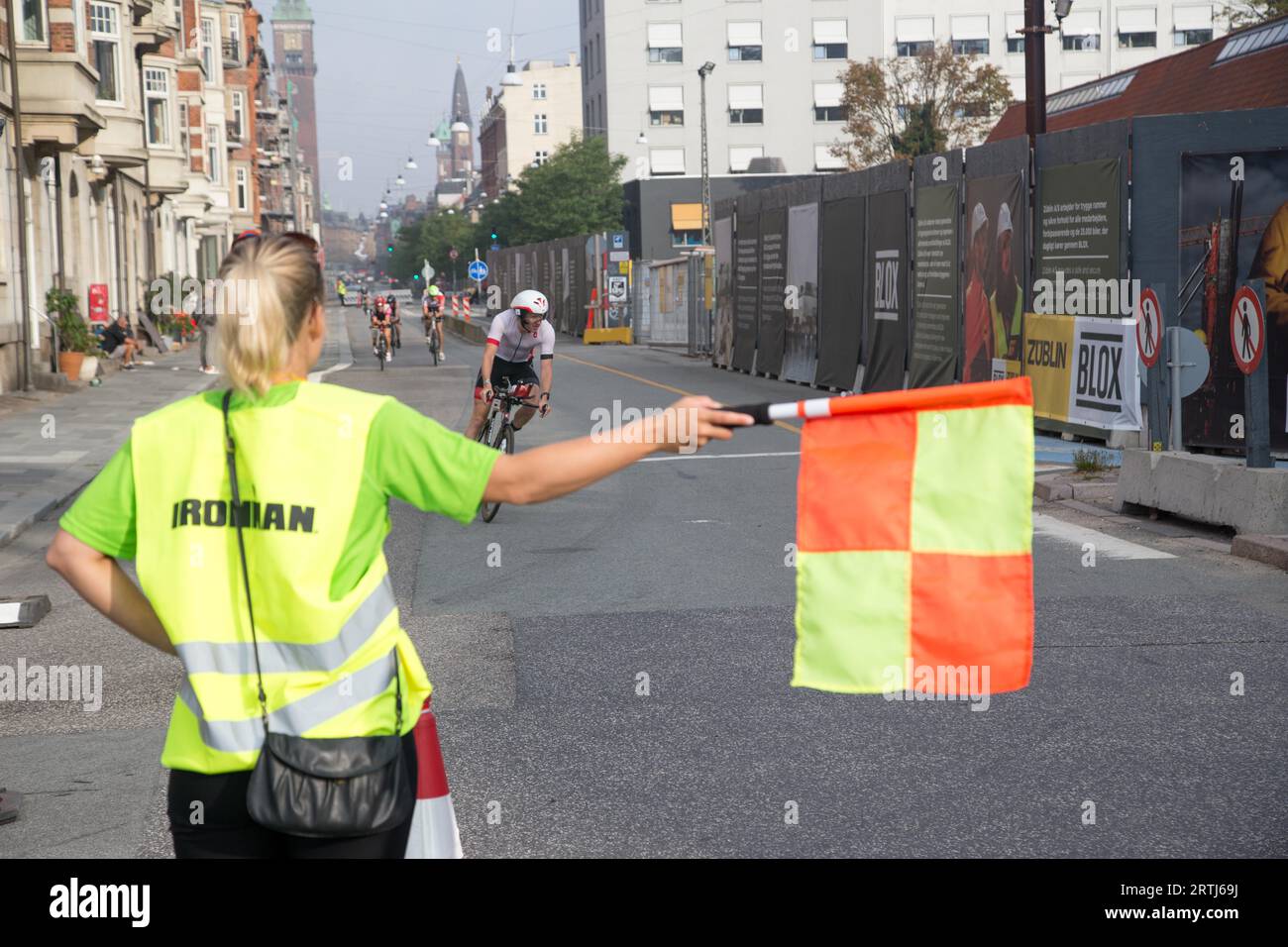 Copenhague, Danemark, 21 août 2016 : triathlètes en vélo dans le centre-ville à l'événement KMD Ironman Copenhague Banque D'Images