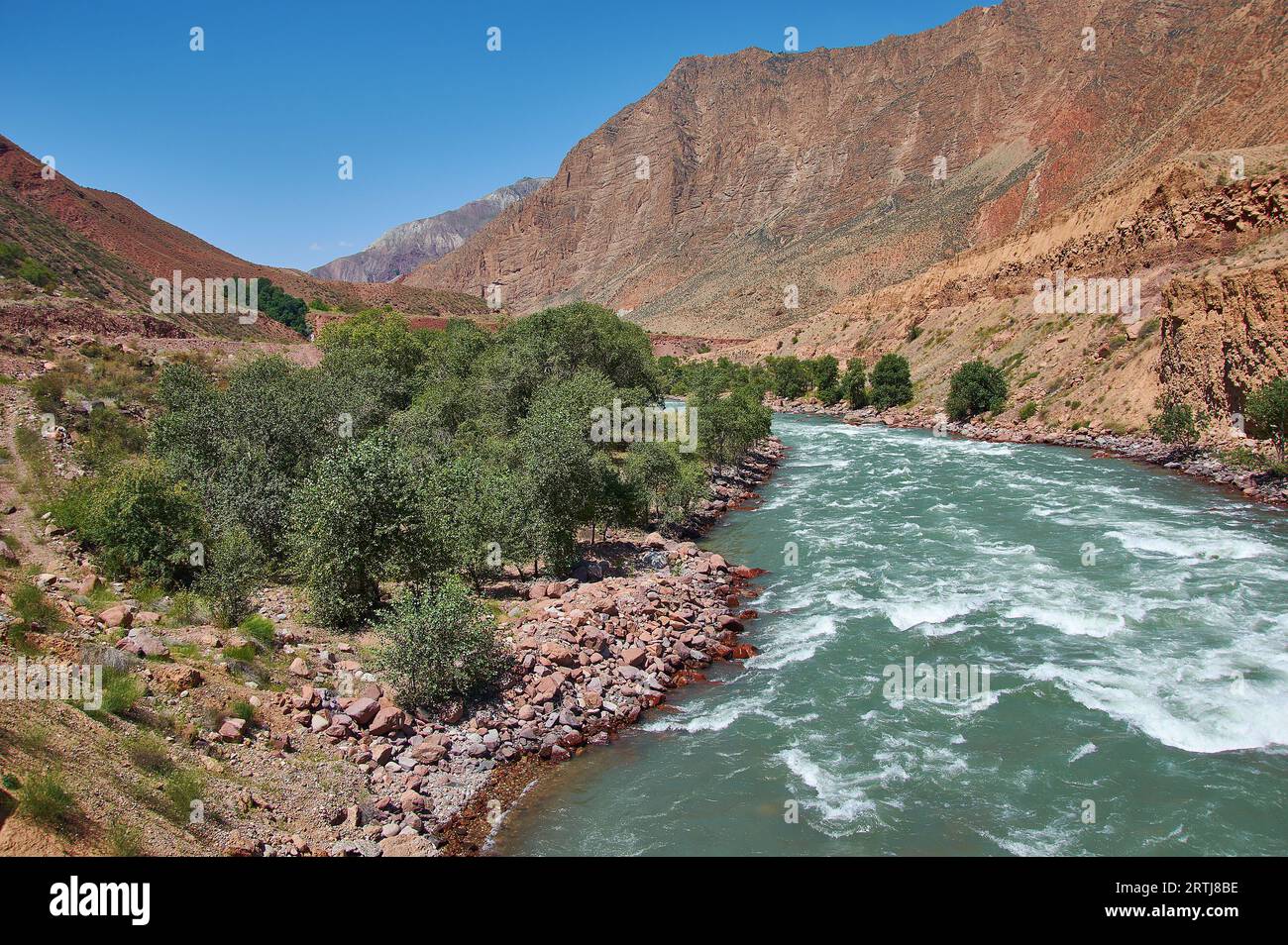 Nouvelle route Nord-Sud, canyon de la rivière Kekemeren, Kirghizistan. Banque D'Images
