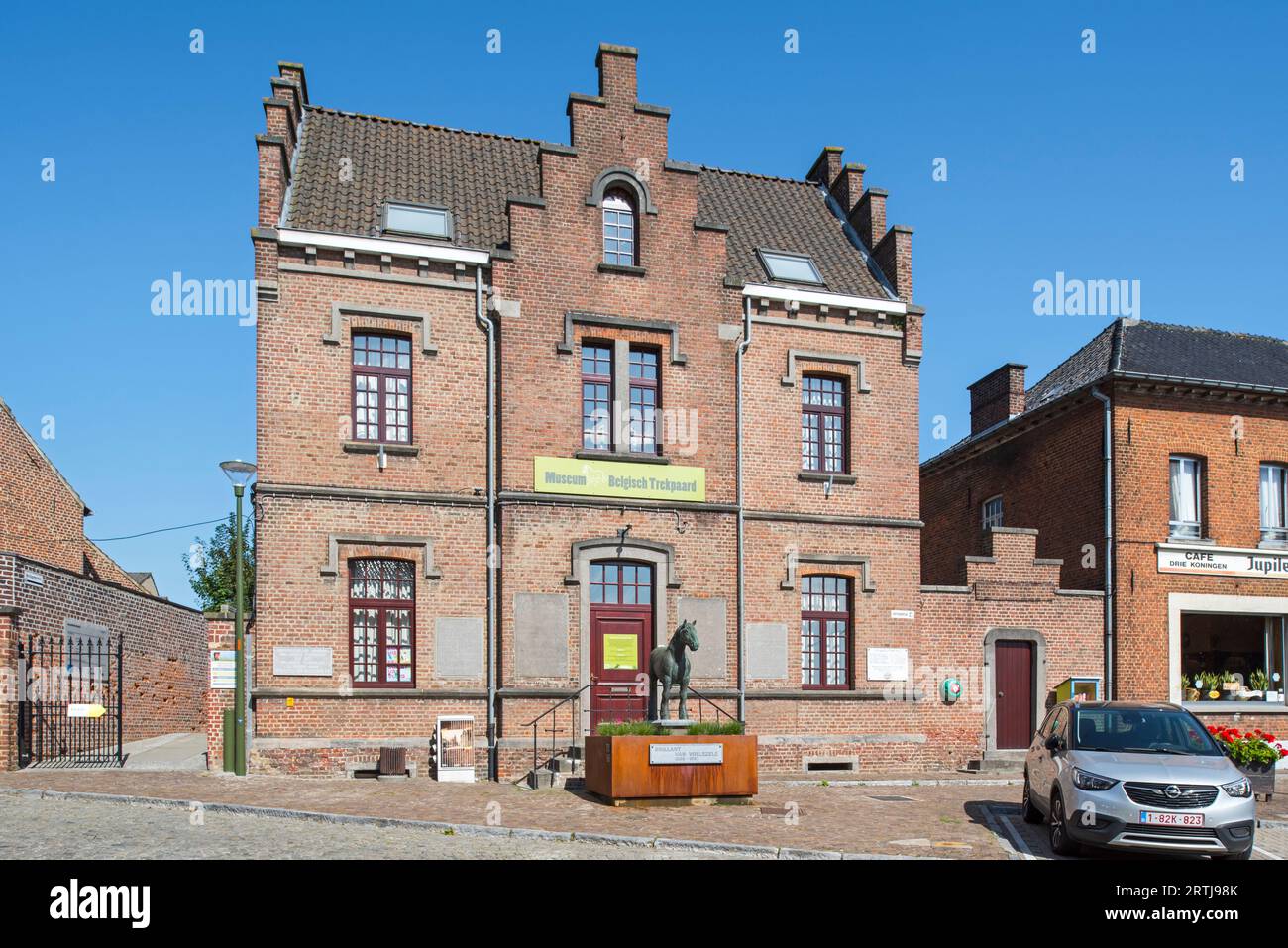 Cheval de trait belge / Belgisch Trekpaard Musée et statue de l'étalon brillant à Vollezele, Galmaarden, Brabant flamand, Flandre, Belgique Banque D'Images