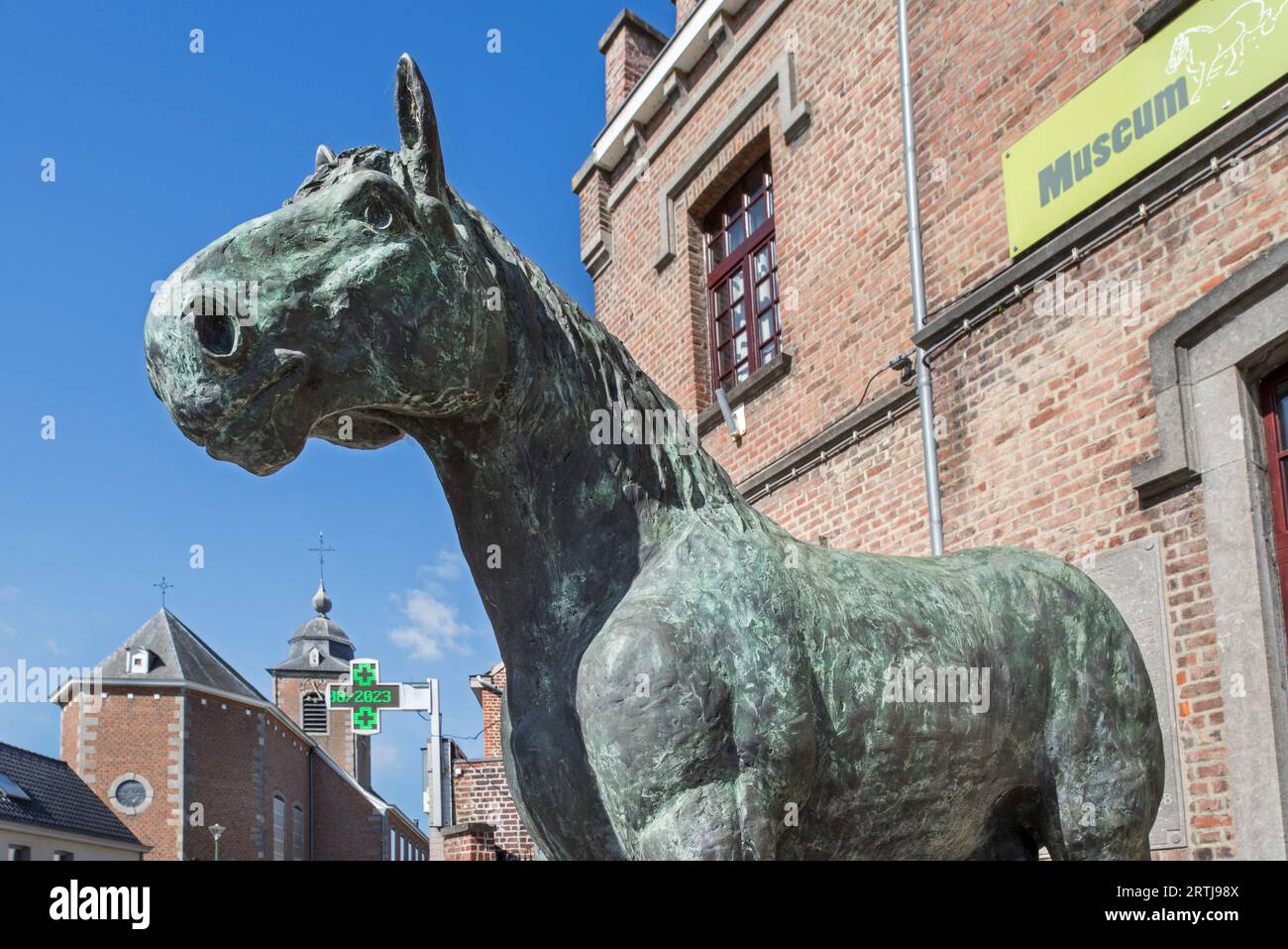 Statue de l'étalon brillant devant le Belgian Draft Horse / Belgisch Trekpaard Museum à Vollezele, Galmaarden, Brabant flamand, Belgique Banque D'Images