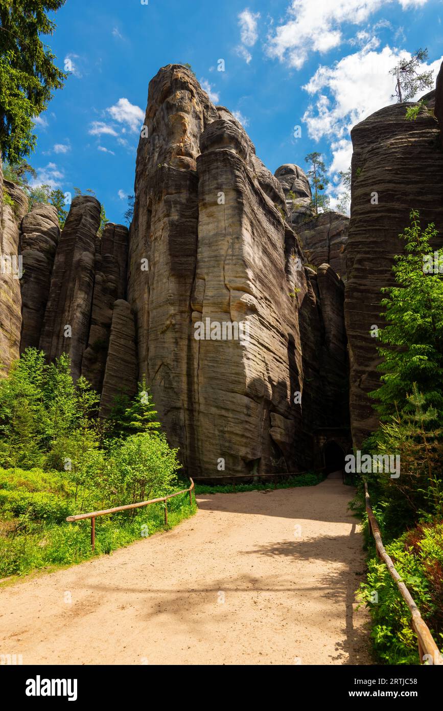 Sentier dans les formations rocheuses à Adrspach Teplice ville rocheuse en République tchèque près de la frontière polonaise Banque D'Images