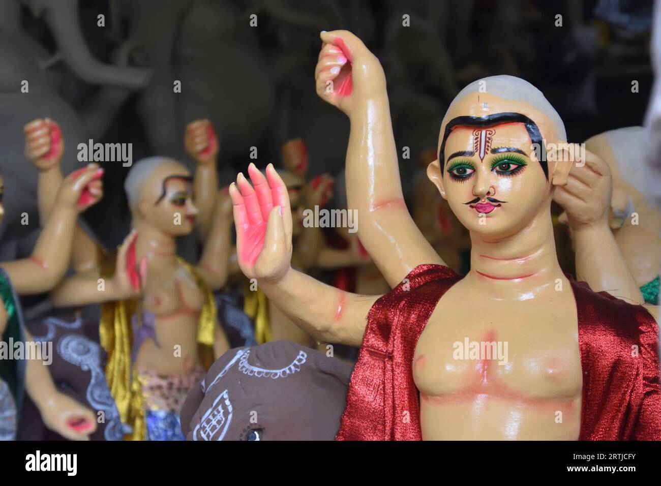 Howrah, Inde. 13 septembre 2023. Les idoles d'argile du Dieu Vishwakarma sont en cours de fabrication avant la puja annuelle d'un jour Vishwakarma, qui est prévue le 18 septembre (lundi), 2023. Dieu Vishwakarma qui est considéré comme l'architecte des dieux dans la mythologie hindoue. Le 13 septembre 2023, à Howrah City, en Inde. (Image de crédit : © Biswarup Ganguly/eyepix via ZUMA Press Wire) USAGE ÉDITORIAL SEULEMENT! Non destiné à UN USAGE commercial ! Banque D'Images