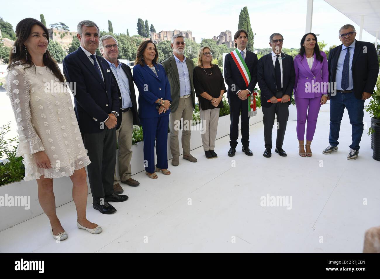 Rome, Italie. 13 septembre 2023. Eleonora Di Giuseppe, Marco Di Paola, Marco Danese, Isabella Rauti, Fabio Pacchiani, Paola Frassinetti, Alessandro Onorato, Claudio Barbato, Svetlana Celli et Alessandro Cochi, lors de la conférence de presse pour présenter le Longines Global Champions Tour, 13 septembre 2023, Circo Massimo, Rome, Italie crédit : Independent photo Agency/Alamy Live News Banque D'Images