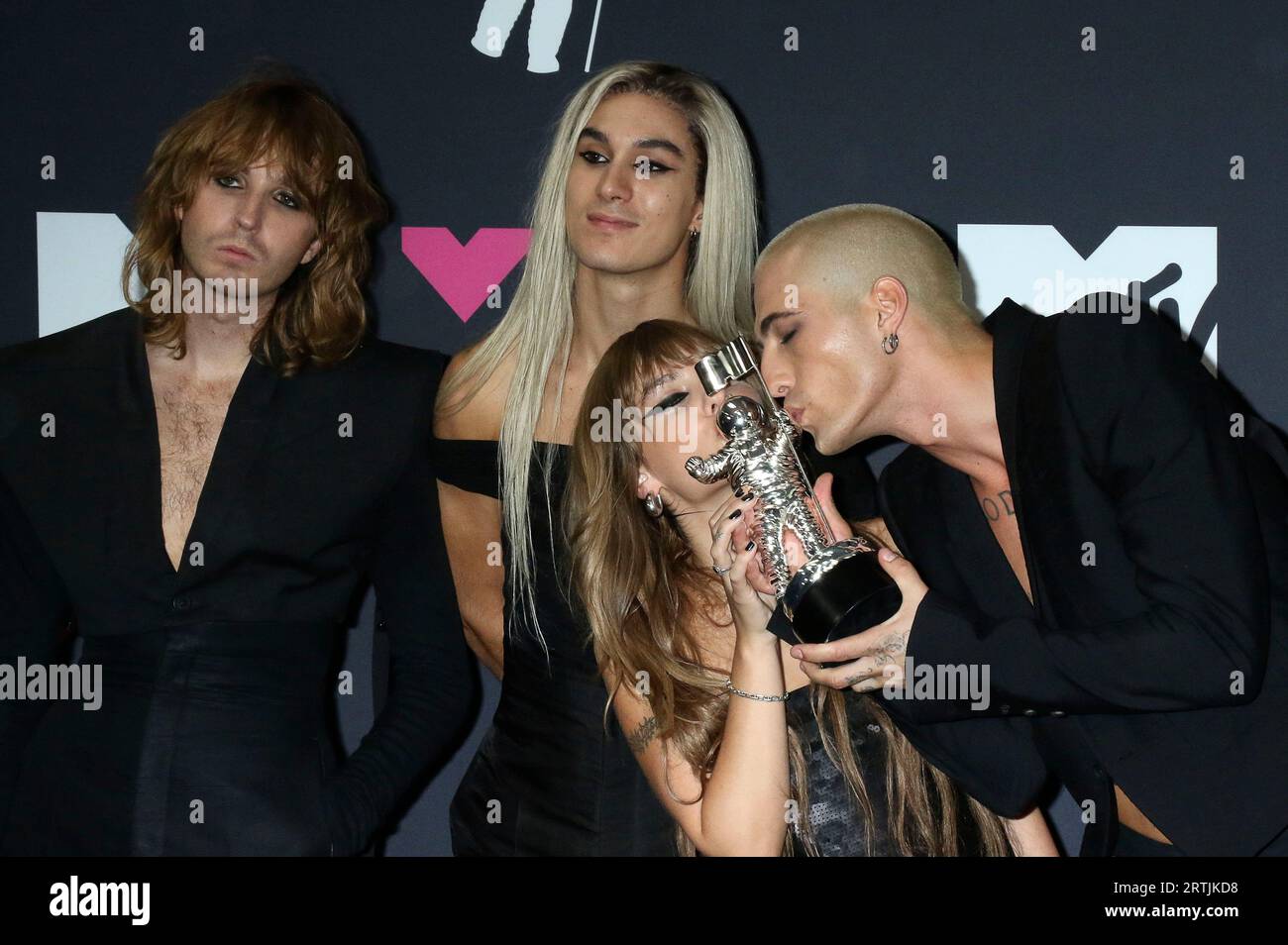 Thomas Raggi, Ethan Torchio, Damiano David und Victoria de Angelis von Maneskin BEI der Verleihung der MTV Video Music Awards 2022 im Prudential Center. Newark, 12.09.2023 Banque D'Images