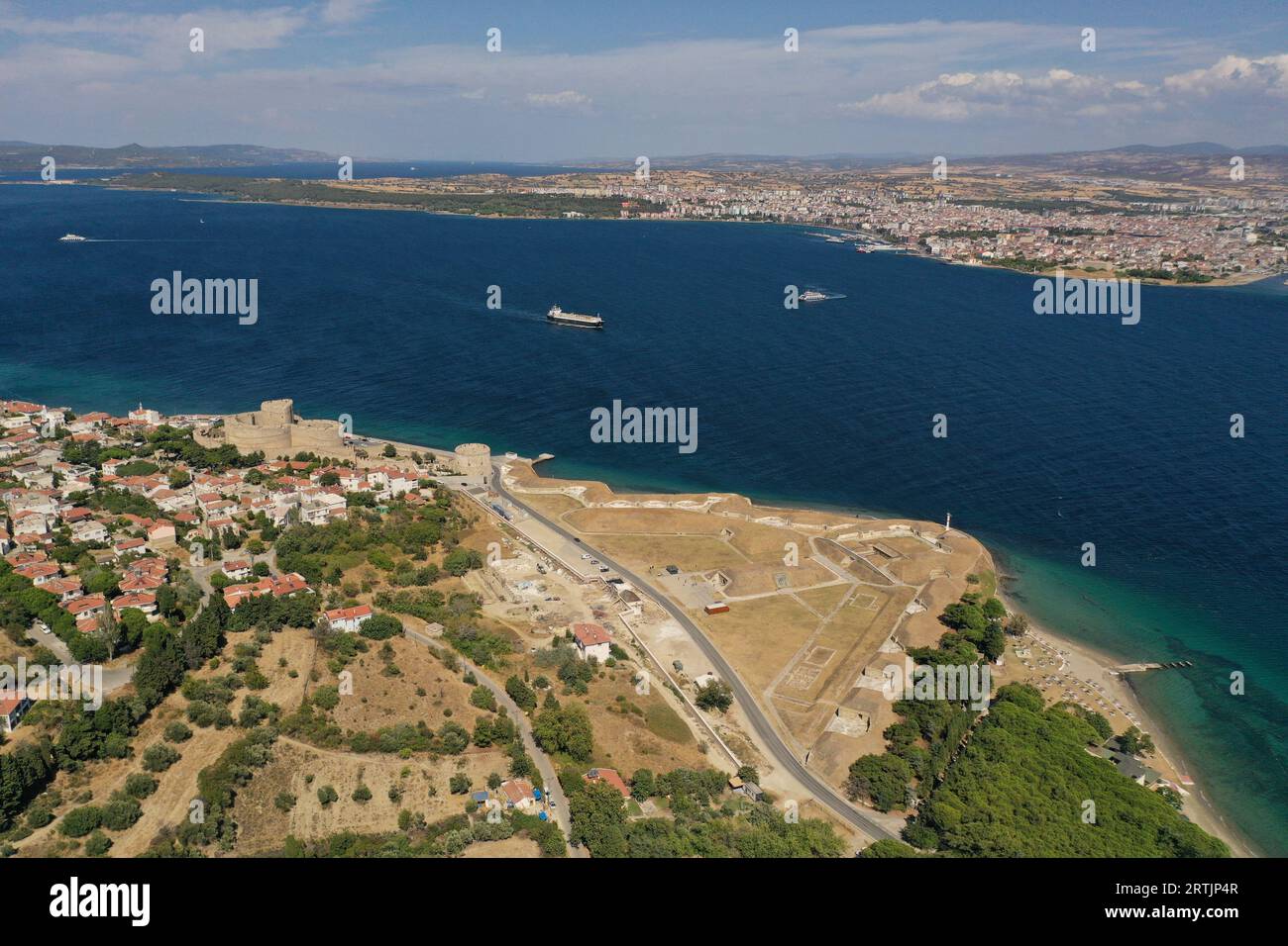 La voie navigable d'importance internationale du détroit de Dardanelles, dans le nord-ouest de la Turquie, reliant la mer Égée à la mer de Marmara et séparant l'EUR Banque D'Images