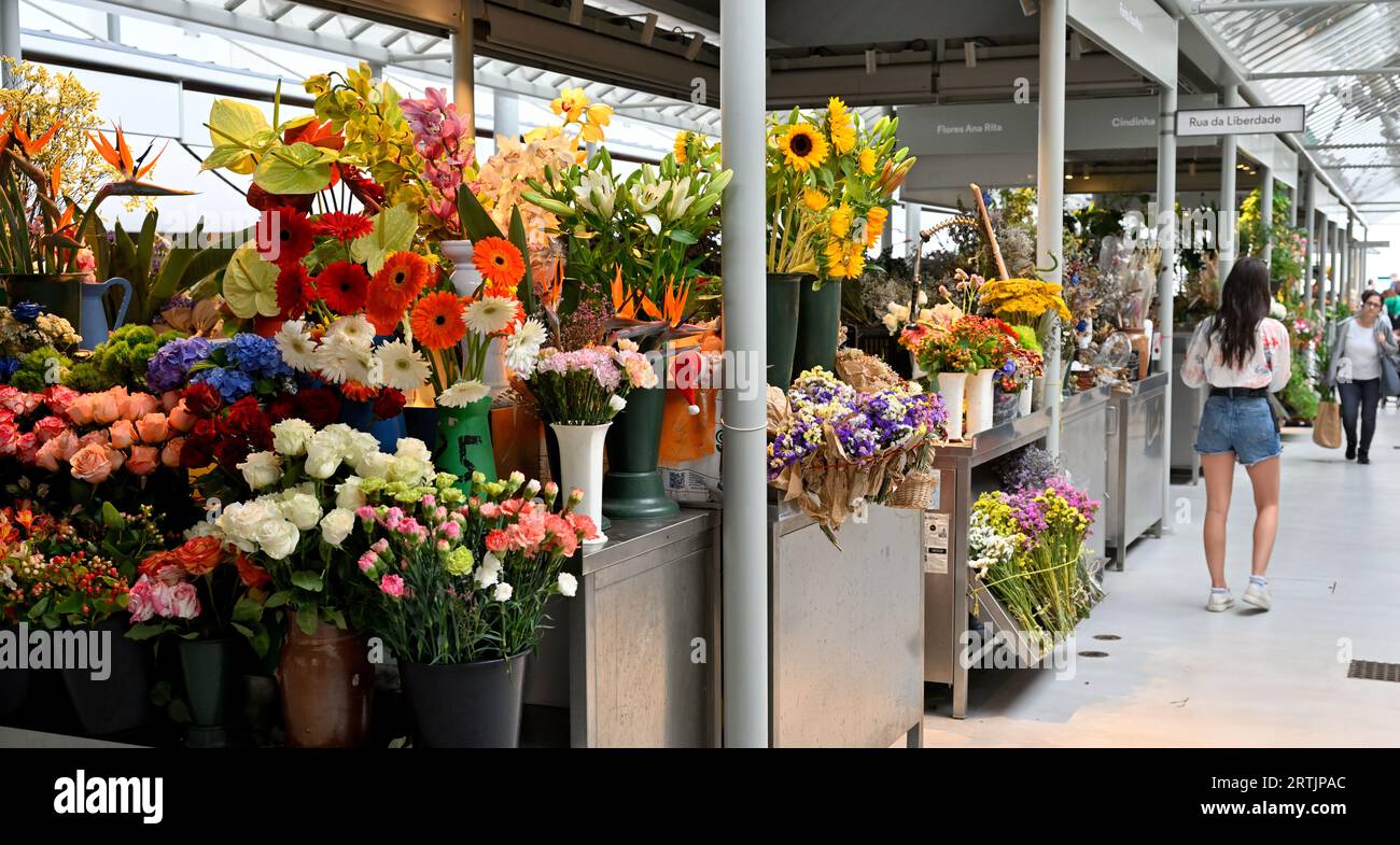 Fleurs coupées en vente au stand du marché Banque D'Images