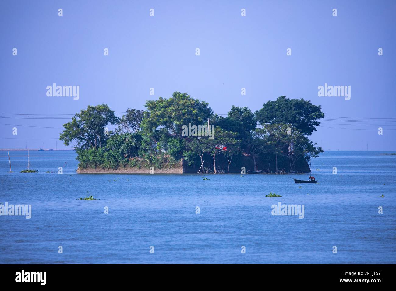 Un village flottant sur le Nikli Haor à Kishorganj, Bangladesh. Banque D'Images