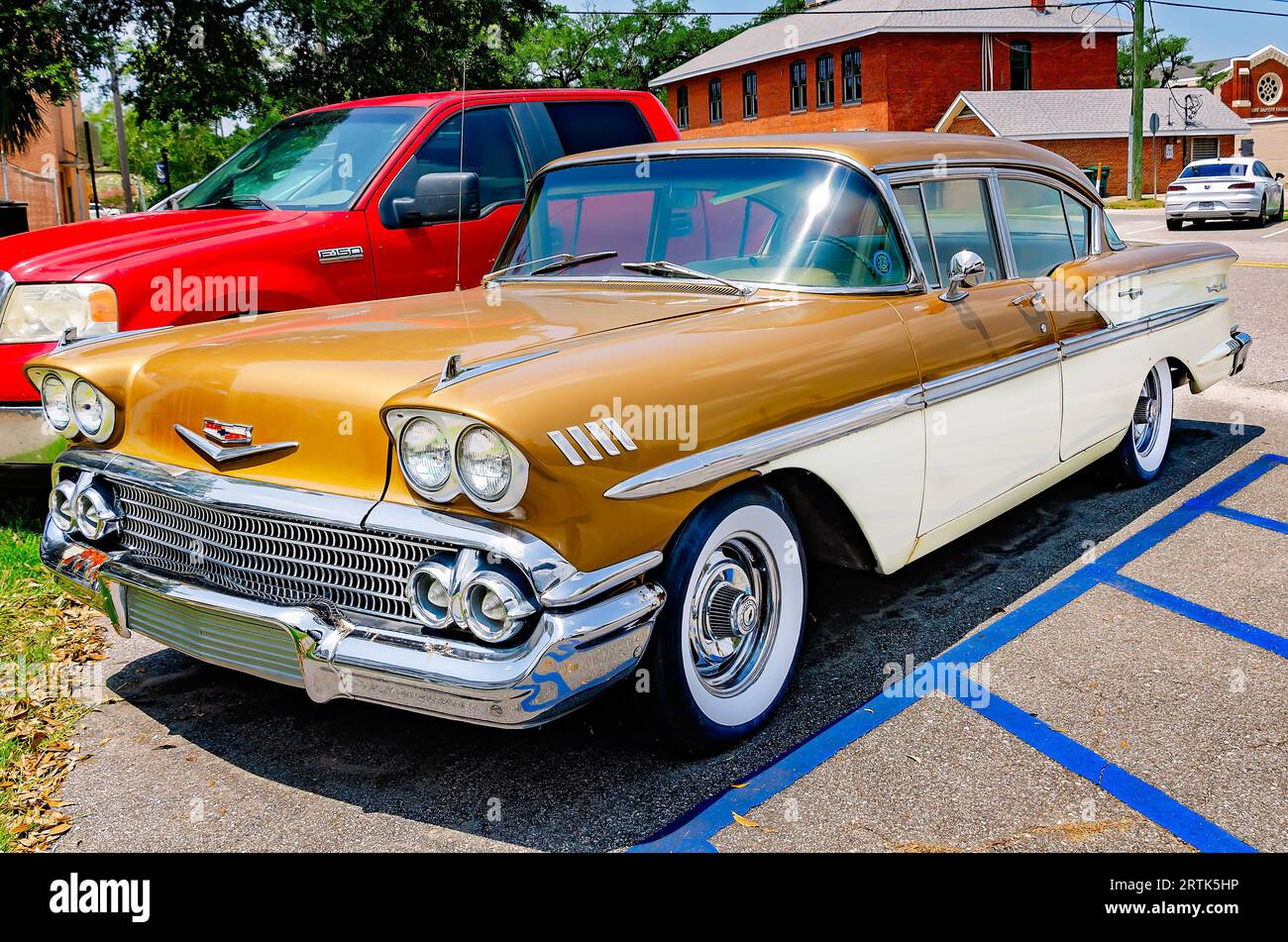 Une voiture classique Chevrolet Bel Air 1957 est garée au centre-ville, le 19 août 2023, à Foley, en Alabama. Chevrolet a produit la Bel Air de 1950 à 1981. Banque D'Images