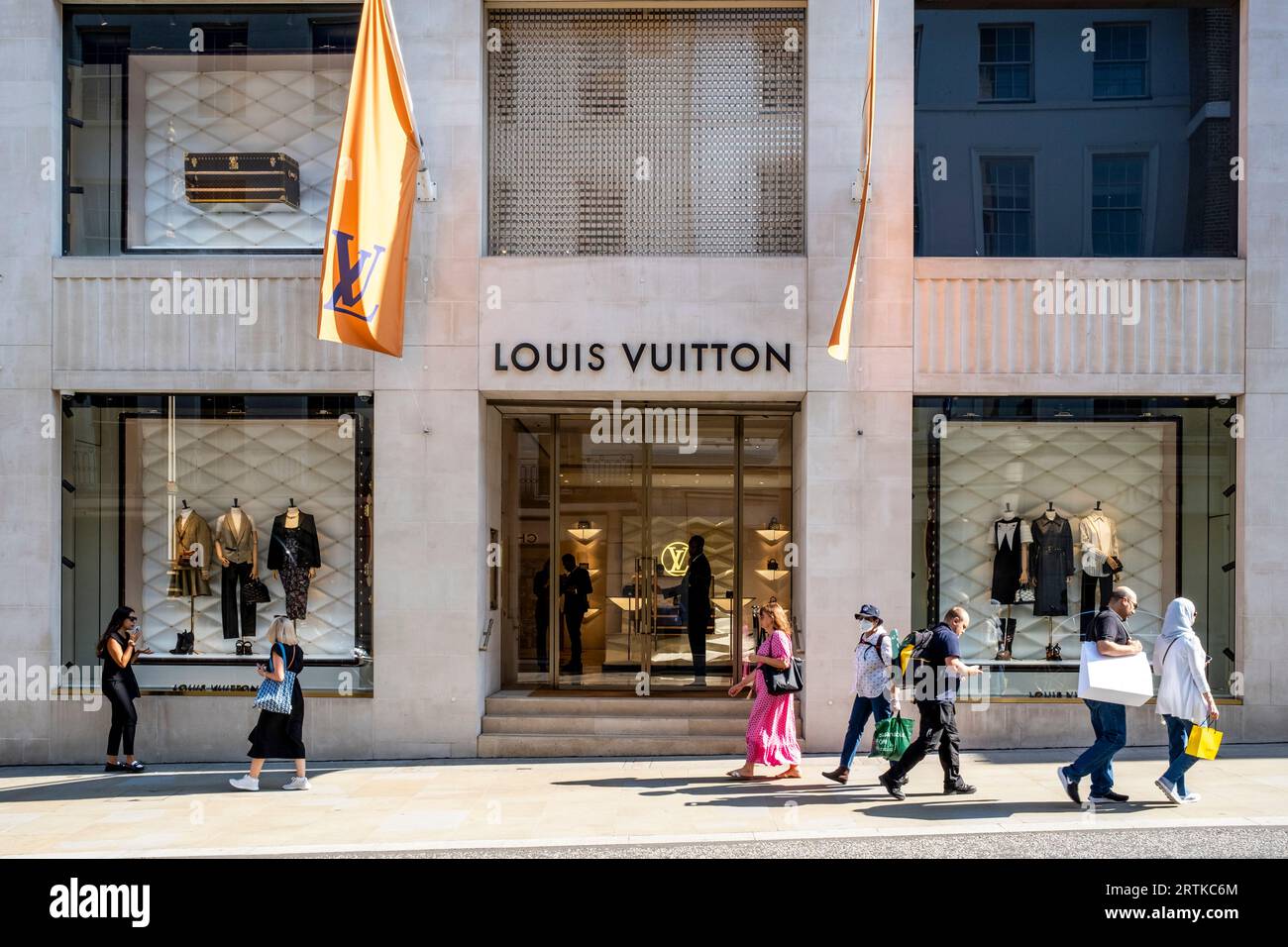 Le magasin Louis Vuitton, New Bond Street, Londres, Royaume-Uni. Banque D'Images