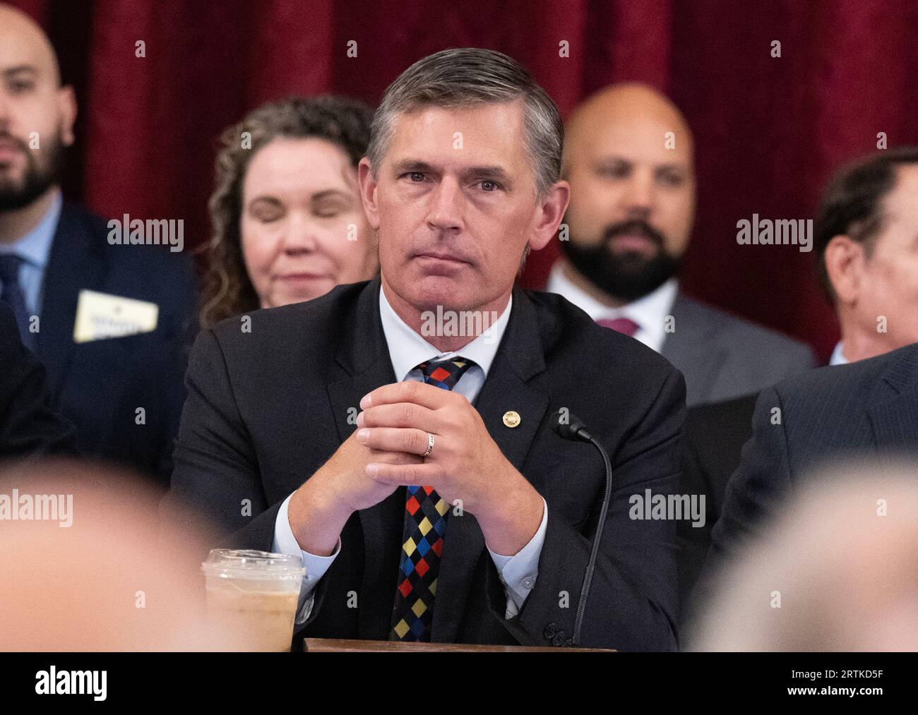 Washington, États-Unis d ' Amérique. 13 septembre 2023. Le sénateur américain Martin Heinrich (démocrate du Nouveau-Mexique) assiste au Forum bipartite sur l'intelligence artificielle (IA) du Sénat américain dans la salle Kennedy Caucus sur Capitol Hill à Washington, DC le mercredi 13 septembre 2023.Credit : Ron Sachs/CNP photo via Credit : Newscom/Alamy Live News Banque D'Images