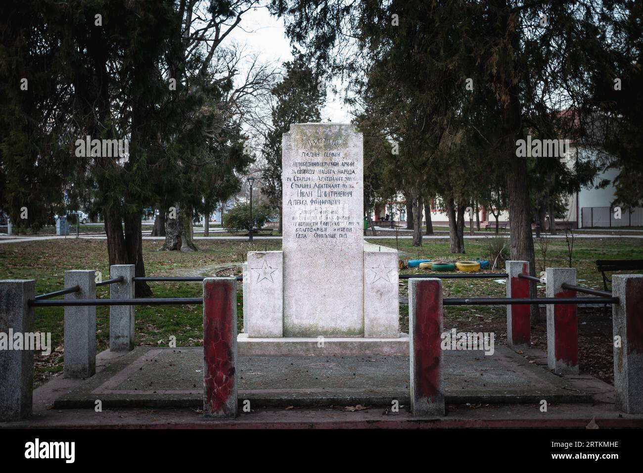 Photo du monument de la Seconde Guerre mondiale de Vladimirovac, en Serbie. Il a été élevé en l'honneur des soldats soviétiques tombés de l'armée rouge dans la lutte Banque D'Images