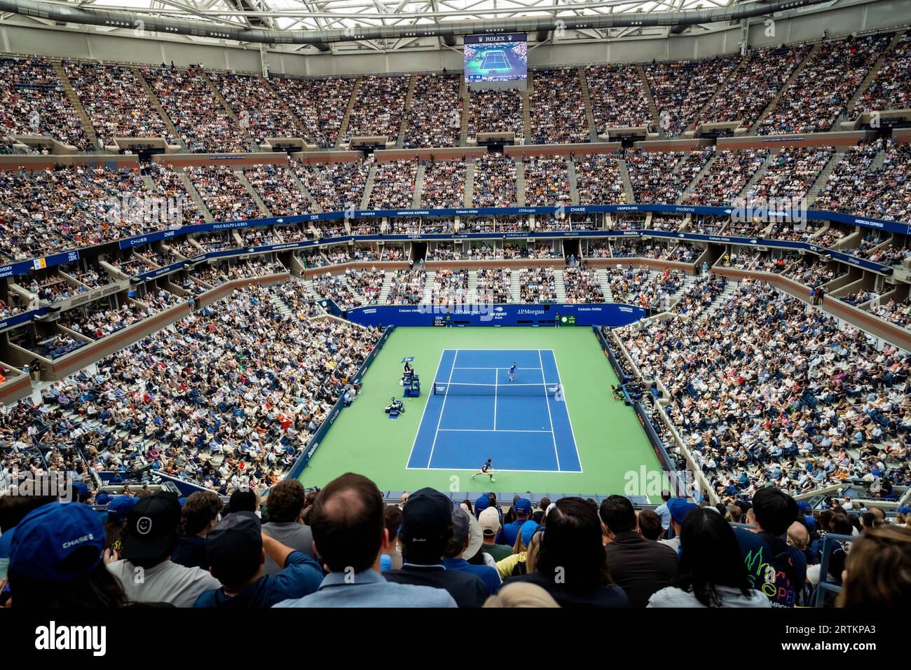 Arthur Ashe Stadiium au USTA Billie Jean King National tennis Center lors de la finale de l'US Open de tennis masculin 2023 entre le vainqueur Novak Djok Banque D'Images