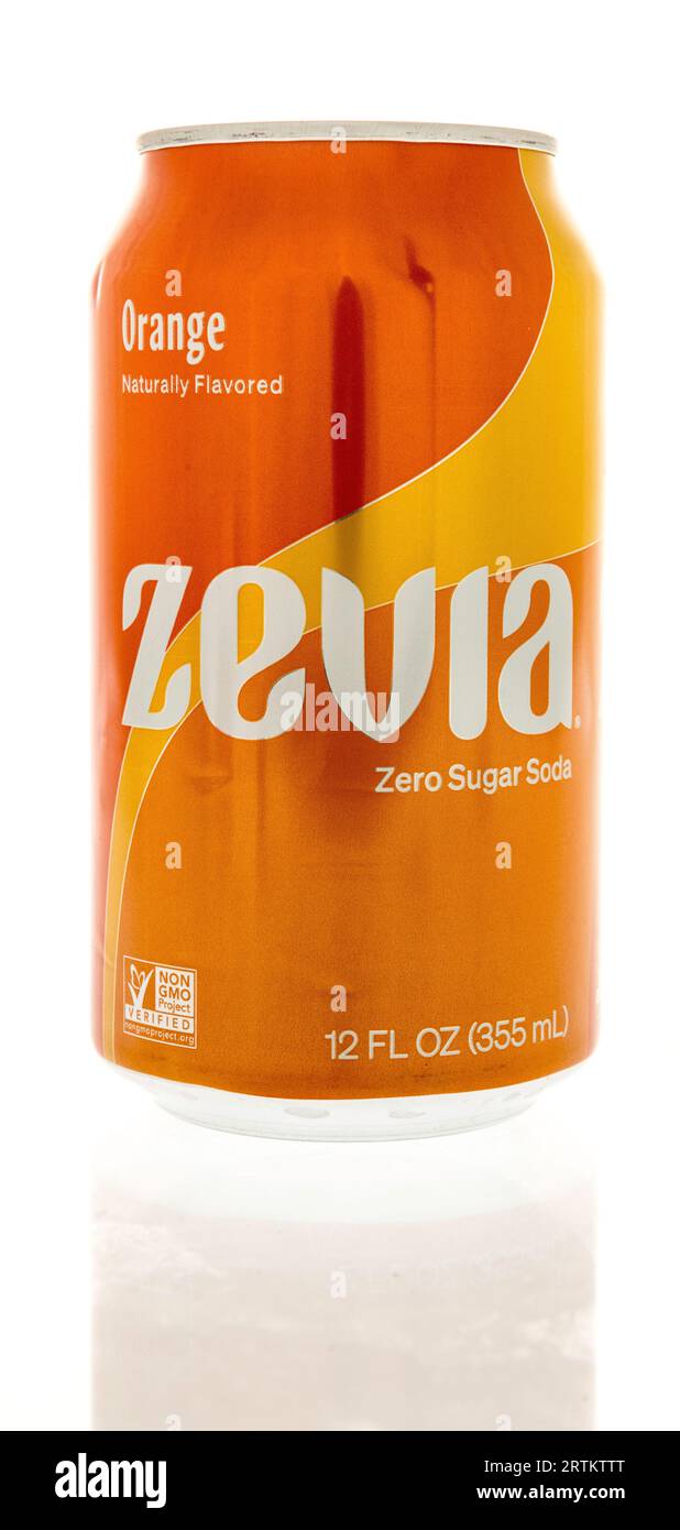 Winneconne, WI - 4 septembre 2023 : une canette de boisson soda de zevia zer sur un fond isolé Banque D'Images