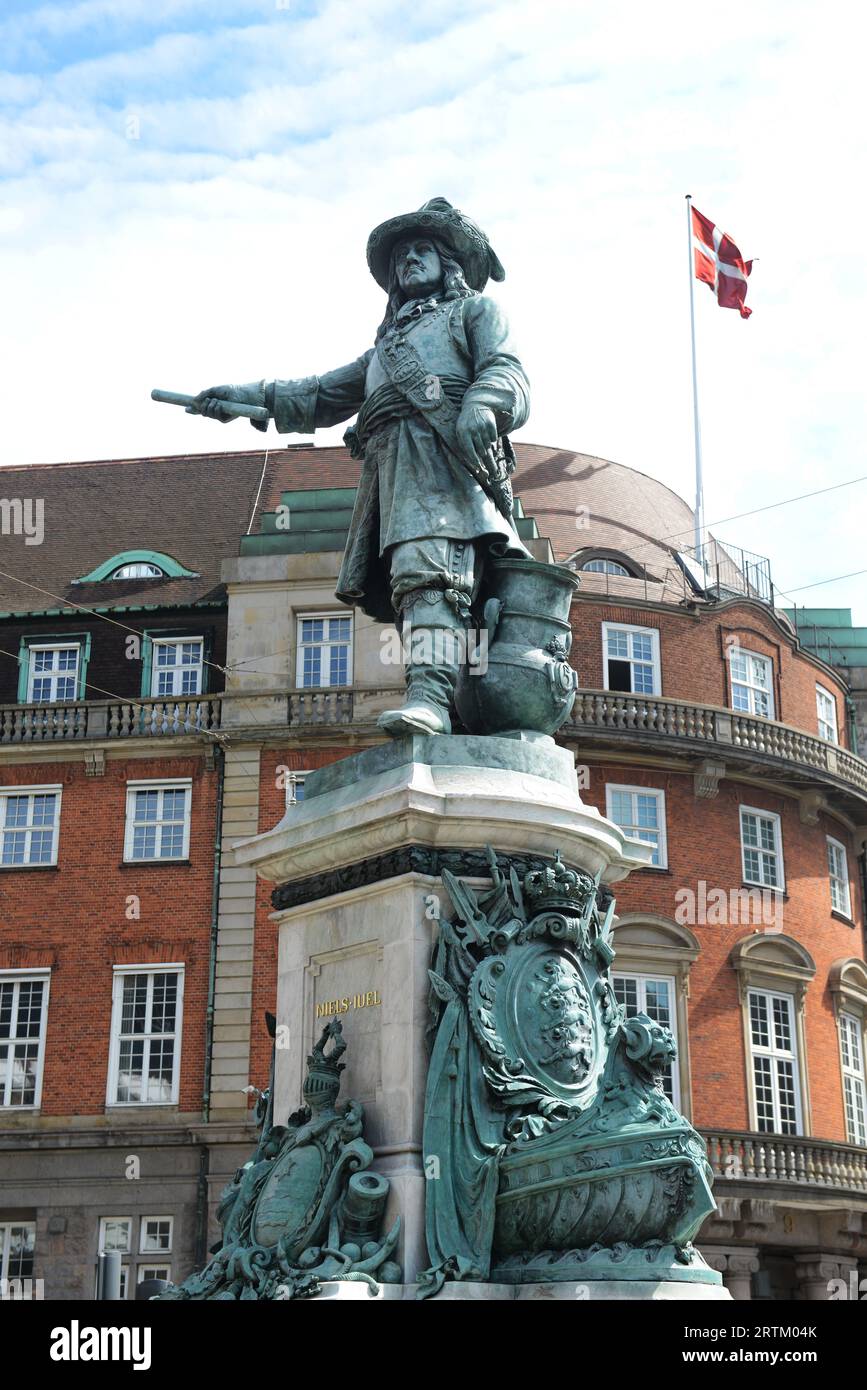 Sculpture de Niels Juel sur Holmens Kanal, Copenhague, Danemark. Banque D'Images