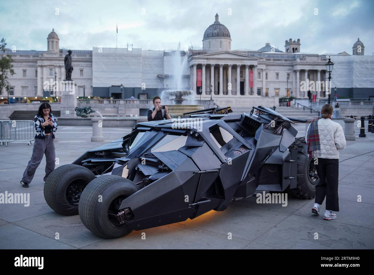 Londres, Royaume-Uni. 14 septembre 2023. La journée mondiale Batman voit le véritable Batmobile Tumbler présenté dans la trilogie des films Dark Knight garée à Trafalgar Square avant les célébrations annuelles de la journée Batman le 16 septembre. Crédit : Guy Corbishley/Alamy Live News Banque D'Images