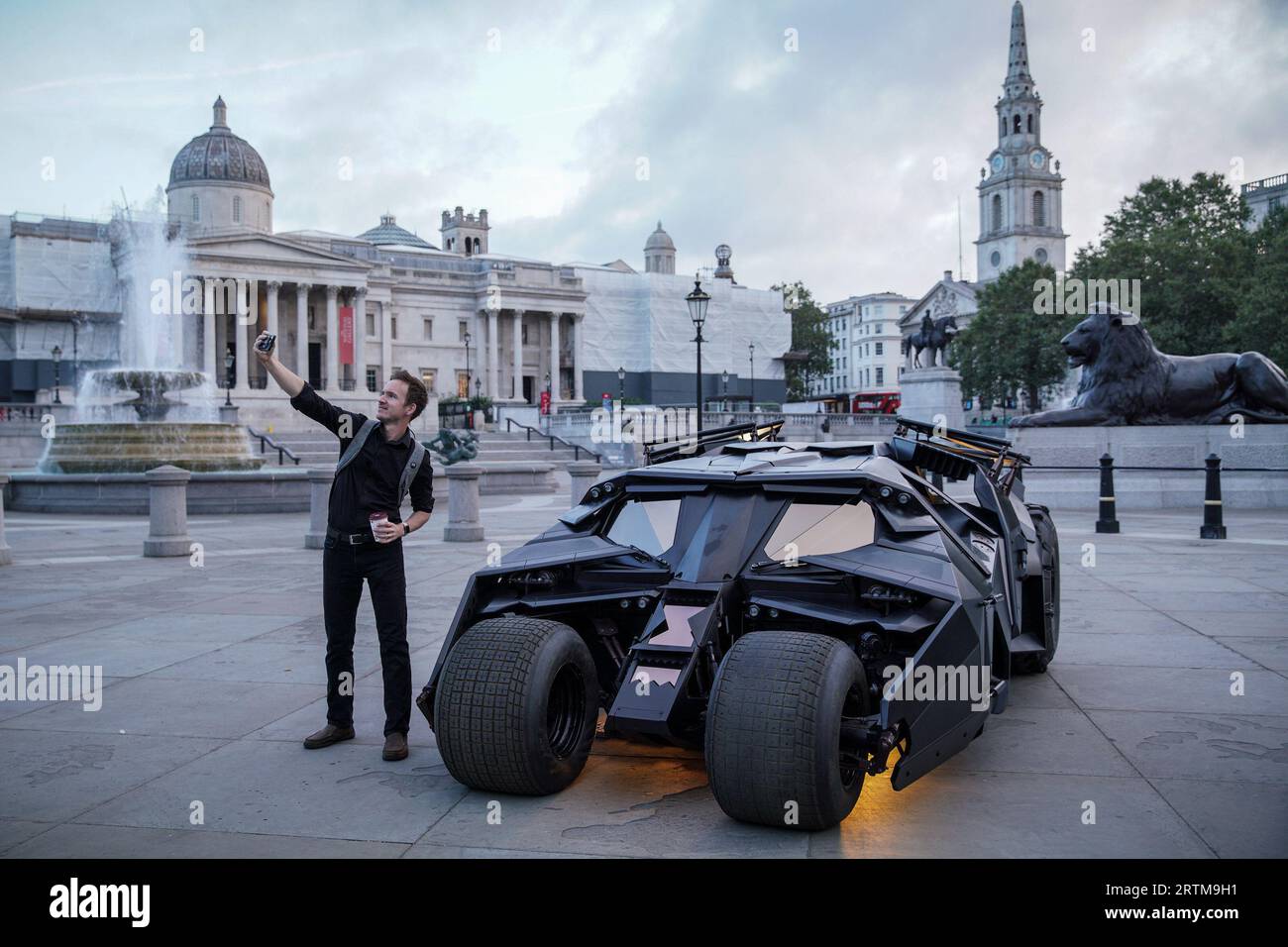 Londres, Royaume-Uni. 14 septembre 2023. La journée mondiale Batman voit le véritable Batmobile Tumbler présenté dans la trilogie des films Dark Knight garée à Trafalgar Square avant les célébrations annuelles de la journée Batman le 16 septembre. Crédit : Guy Corbishley/Alamy Live News Banque D'Images