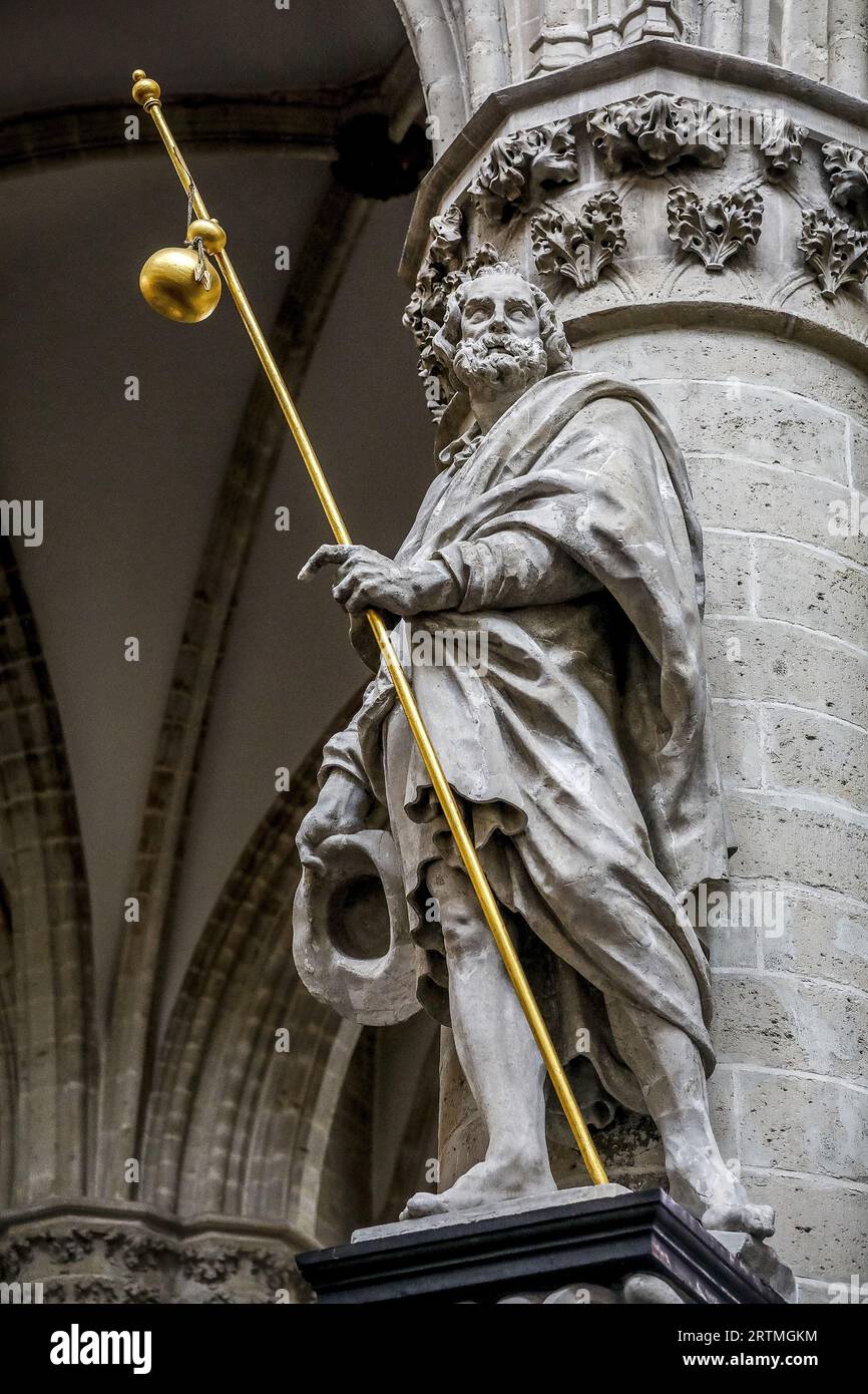 Cathédrale Saints Michel & Gudule, Bruxelles, Belgique. Statue de Saint James Banque D'Images