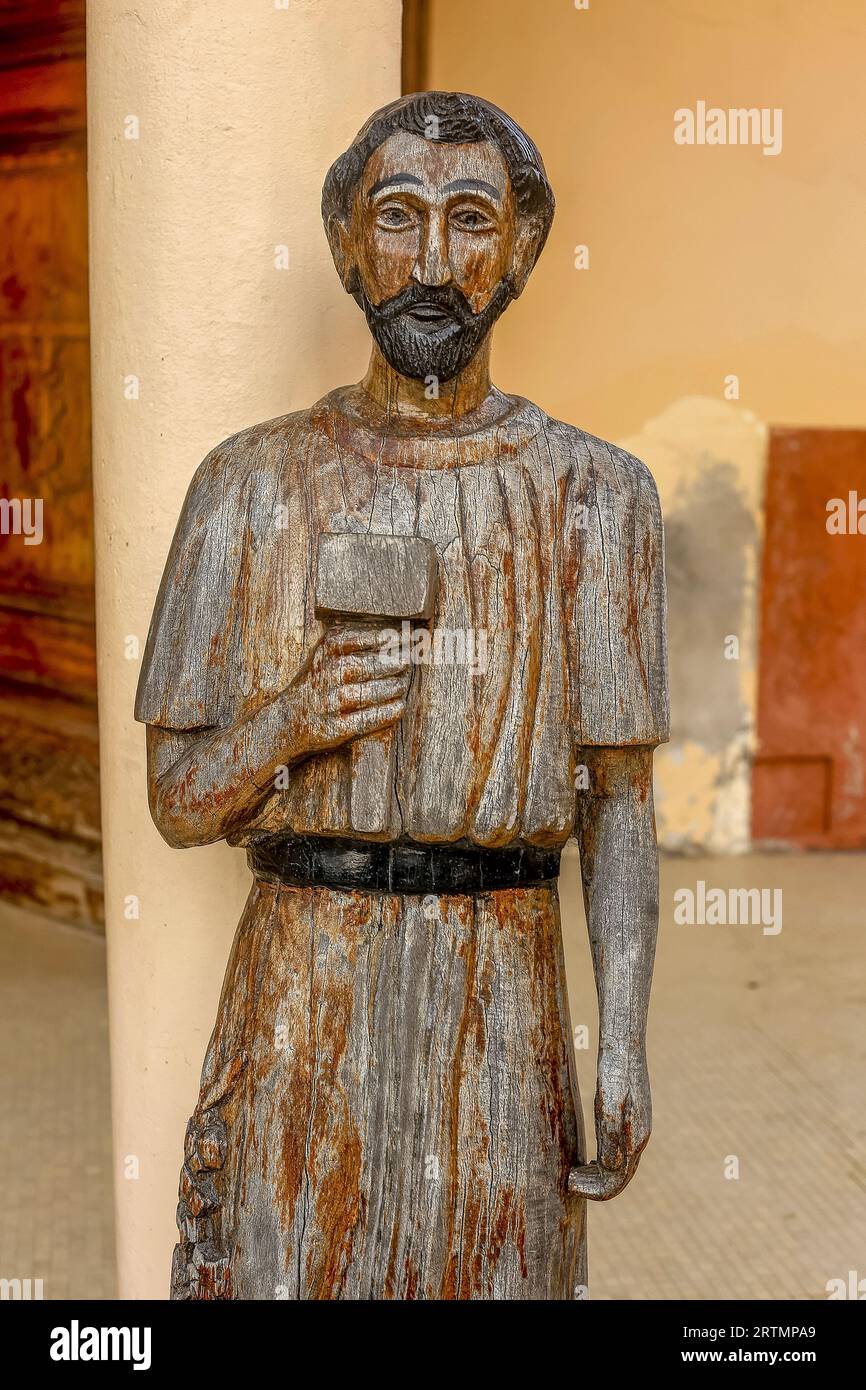 Statue de Saint Joseph devant l'église catholique Saint François Xavier, Fadiouth, Sénégal Banque D'Images