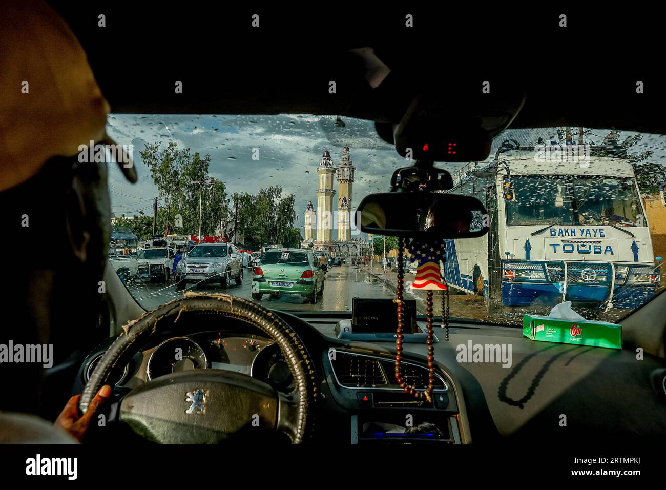 Conduite à la grande mosquée de Touba, Sénégal Banque D'Images