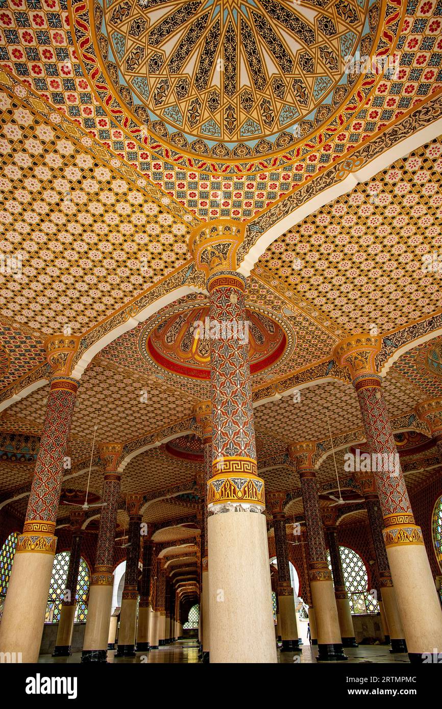 Colonnes dans la grande mosquée de Touba, Sénégal Banque D'Images