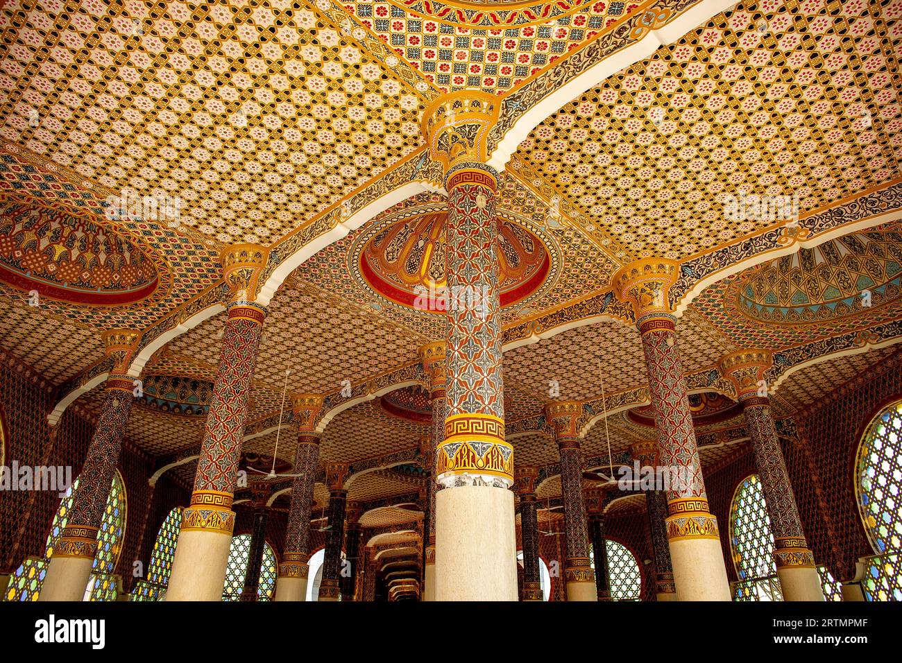 Colonnes dans la grande mosquée de Touba, Sénégal Banque D'Images