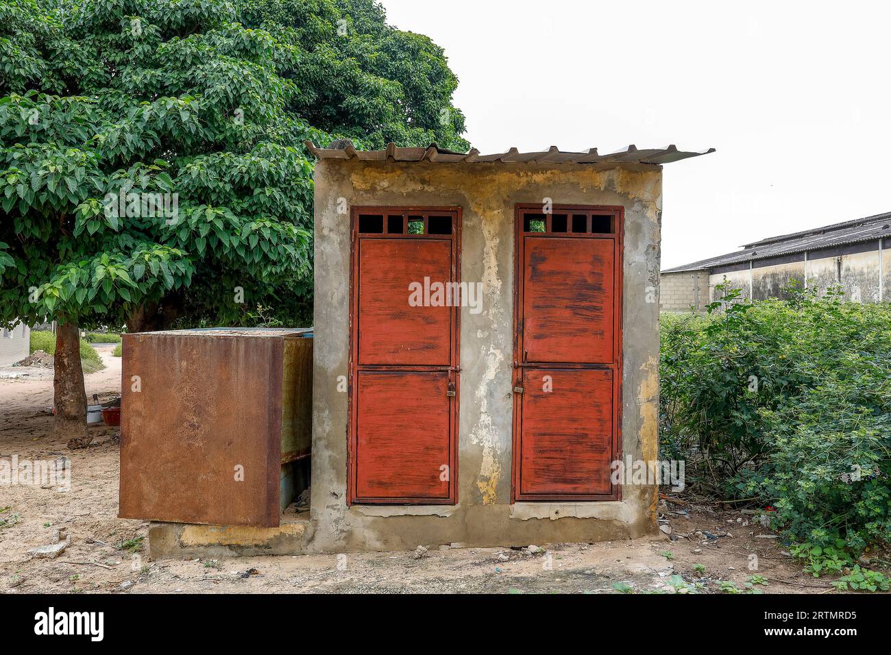 Toilettes à Fatick, Sénégal Banque D'Images