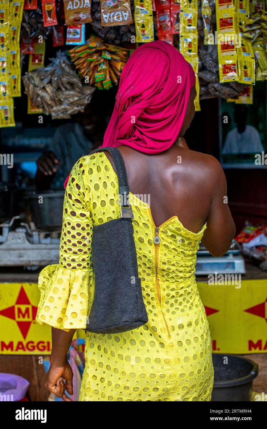 Client boutique à Fatick, Sénégal Banque D'Images