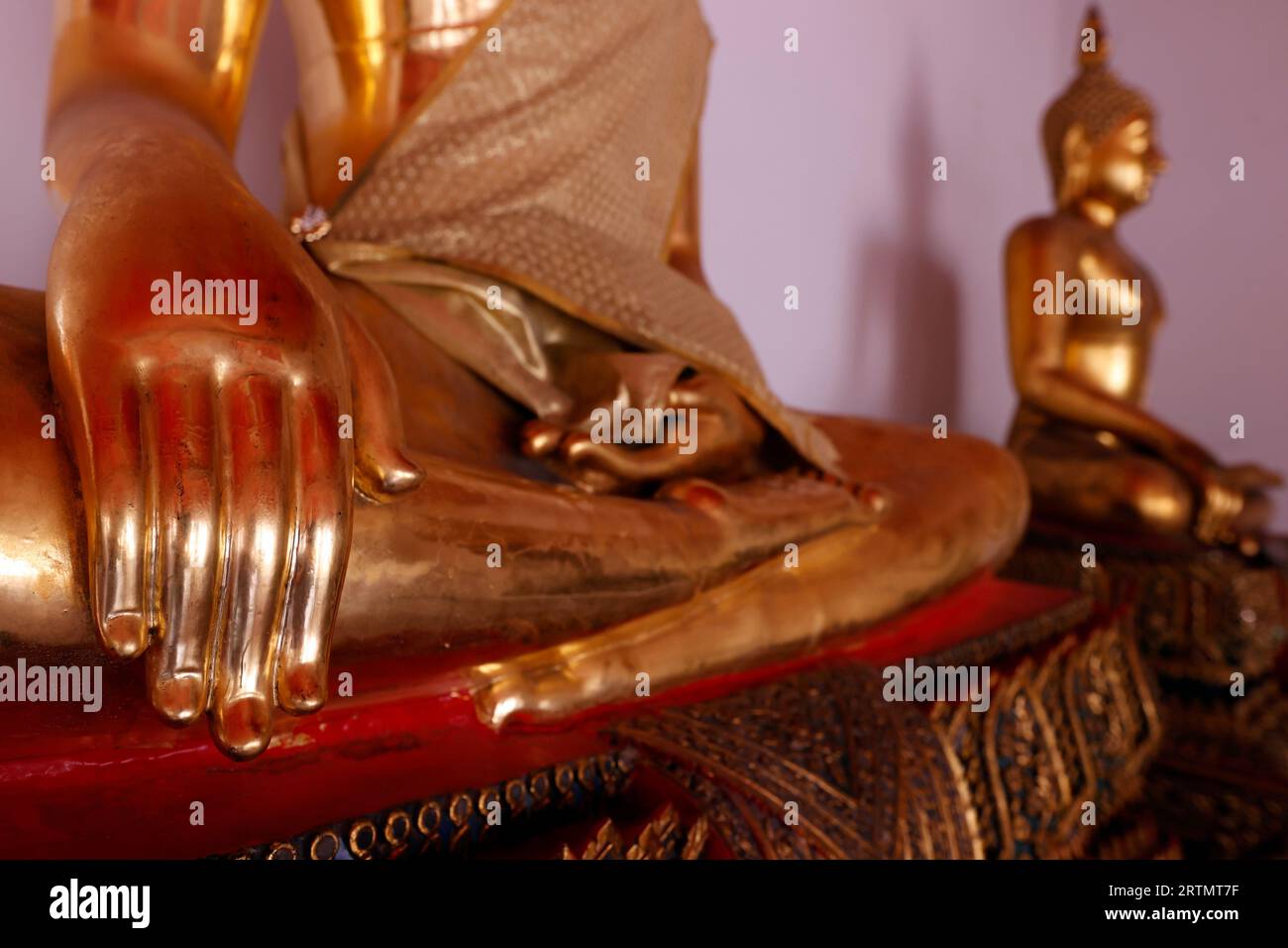 Temple Wat Pho. Statue de Bouddha doré. Méditation. Mudra. Bangkok. Thaïlande. Banque D'Images Temple Wat Pho. Statue de Bouddha doré. Méditation. Mudra. Bangkok. Thaïlande. Banque D'Images