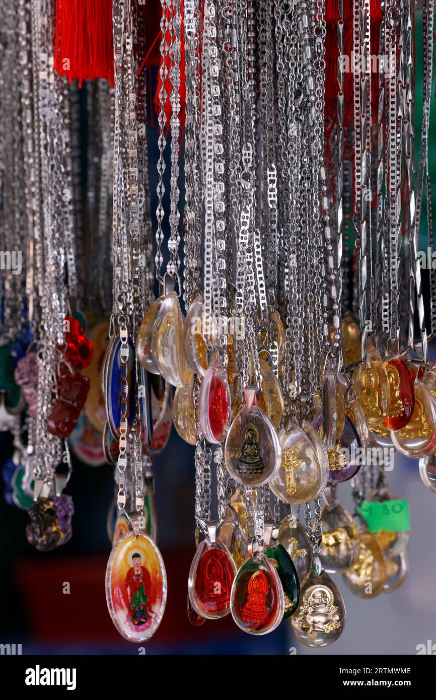 Monastère zen truc Lam Phung Hoang. Pendentifs bouddhistes à vendre en boutique. Dalat. Vietnam. Banque D'Images