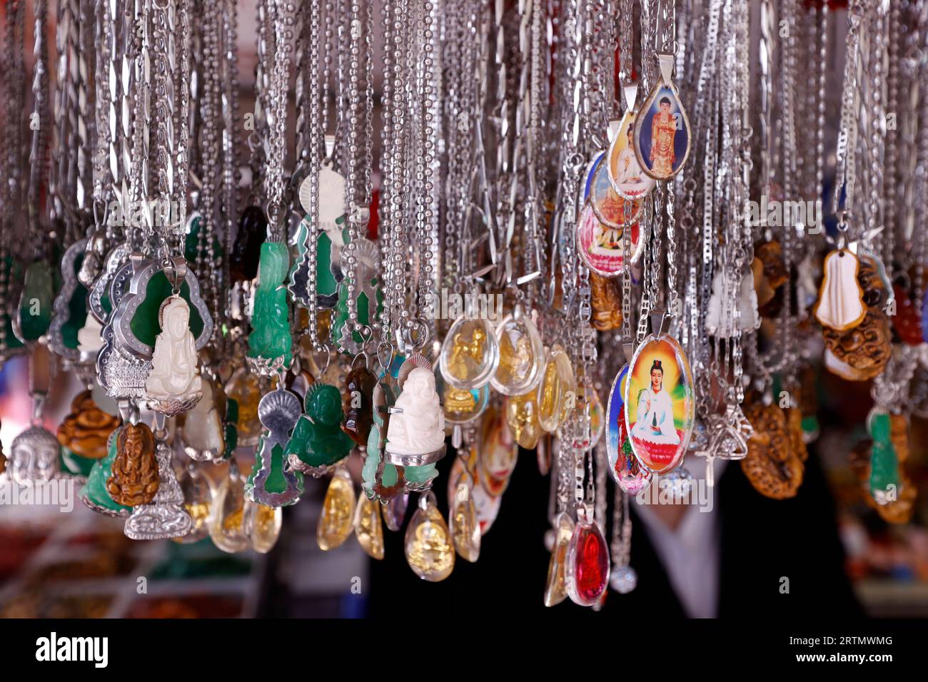 Monastère zen truc Lam Phung Hoang. Pendentifs bouddhistes à vendre en boutique. Dalat. Vietnam. Banque D'Images