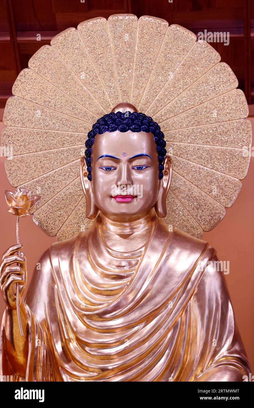 Monastère zen truc Lam Phung Hoang. Statue de Bouddha Siddhartha Gautama. Dalat. Vietnam. Banque D'Images Monastère zen truc Lam Phung Hoang. Statue de Bouddha Siddhartha Gautama. Dalat. Vietnam. Banque D'Images