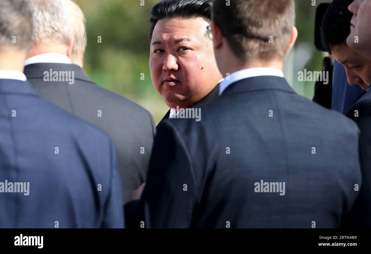 Der russische Praesident Wladimir Poutine Hat am 13.09.2023 den nordkoreanischen Staatschef Kim Jong-un am neuen russischen Weltraumbahnhof von Wostotschny in Sibirien empfangen. Avec PeopleÕs Kim Jong-un, président des affaires d'État de la République démocratique de Corée, avant une visite conjointe au cosmodrome de Vostochny. Foto:le Kremlin Moscou via SVEN SIMON Fotoagentur GmbH & Co. Pressefoto KG *** le président russe Vladimir Poutine a reçu le dirigeant nord-coréen Kim Jong un au nouveau port spatial russe de Vostochny en Sibérie le 1 Banque D'Images