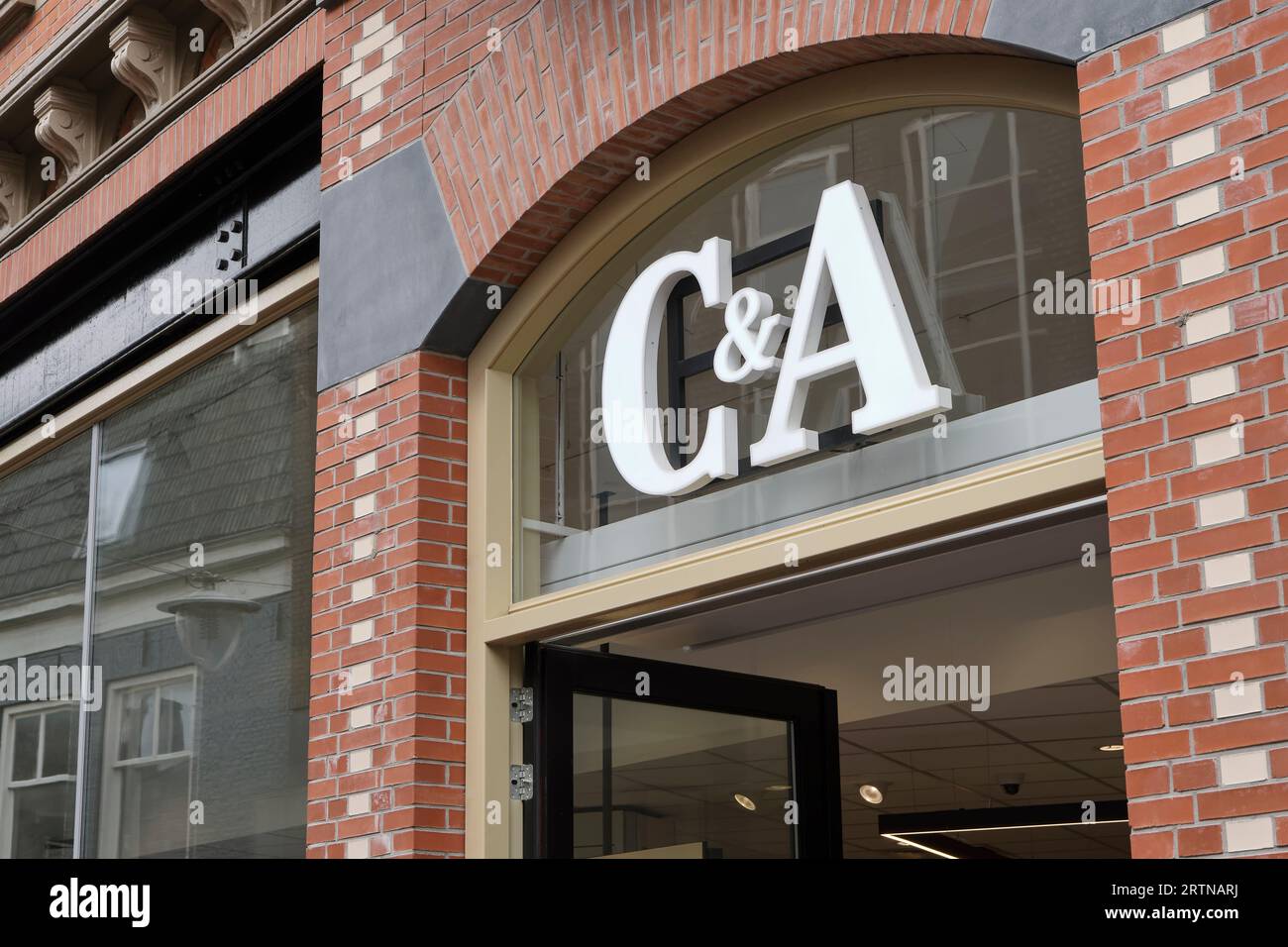 Dutch clothing retailer Banque de photographies et d'images à haute  résolution - Alamy