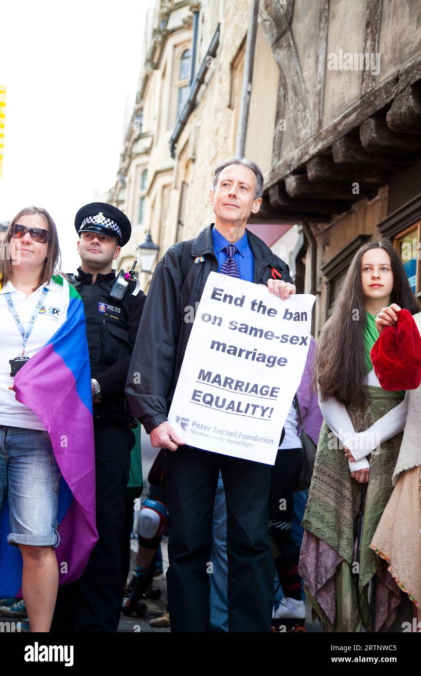 Peter Tatchell de l'association de la police gay à Oxford Pride 2013 Banque D'Images