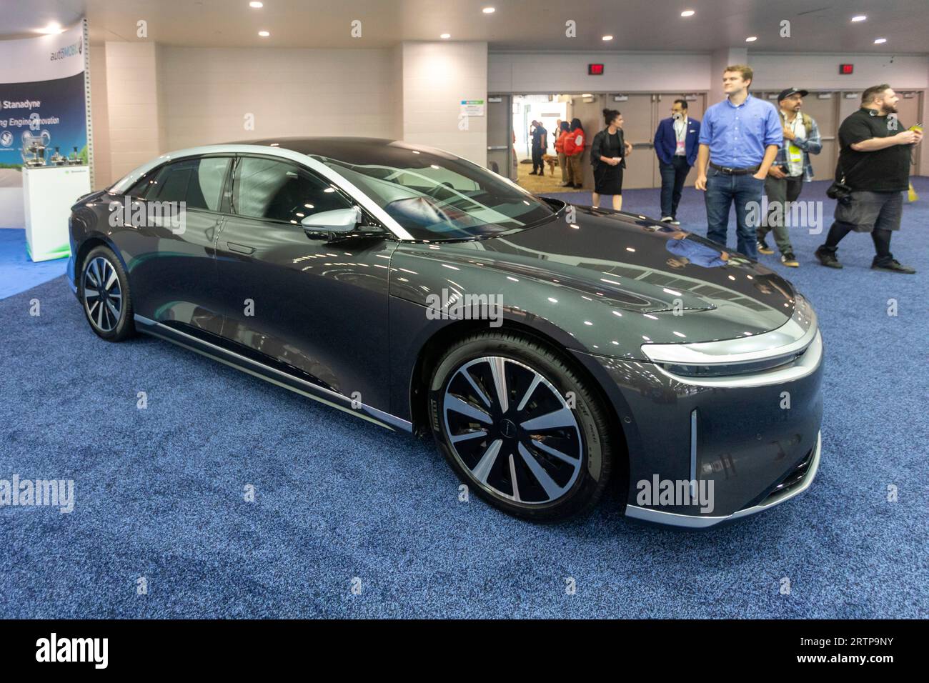 Detroit, Michigan, États-Unis. 13 septembre 2023. Une voiture électrique Lucid Air exposée au salon international de l'auto de l'Amérique du Nord. Crédit : Jim West/Alamy Live News Banque D'Images