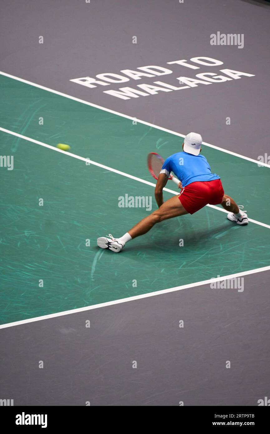 Tomas Machac de République Tchèque en action lors de la finale de la coupe Davis de Valence, Groupe C, Tchéquie vs Corée, match 1, le 14 septembre, 2023 à Fuente de Banque D'Images