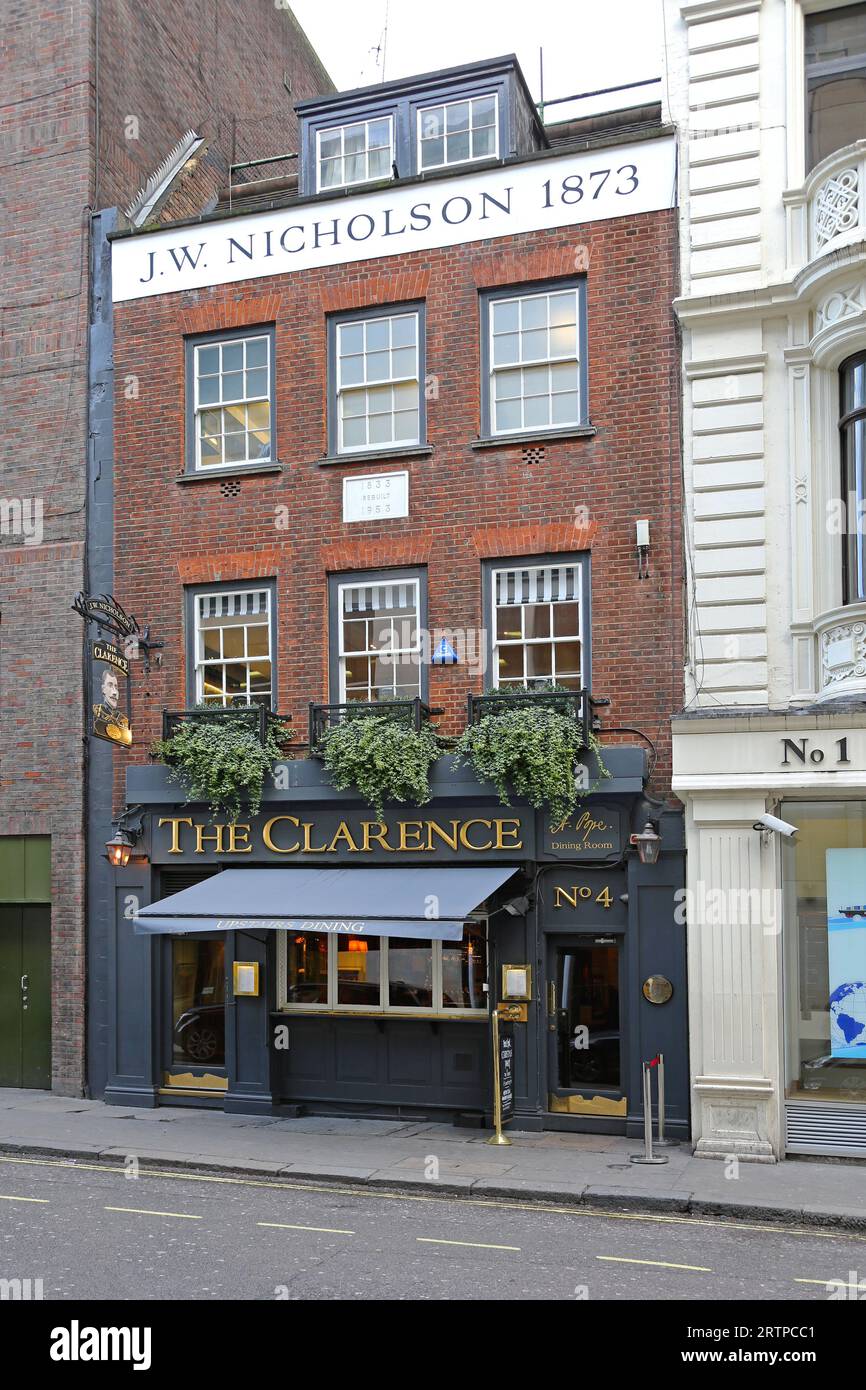 Londres, Royaume-Uni - 21 novembre 2013 : le Clarence Restaurant à Dover Street dans le centre-ville. Banque D'Images