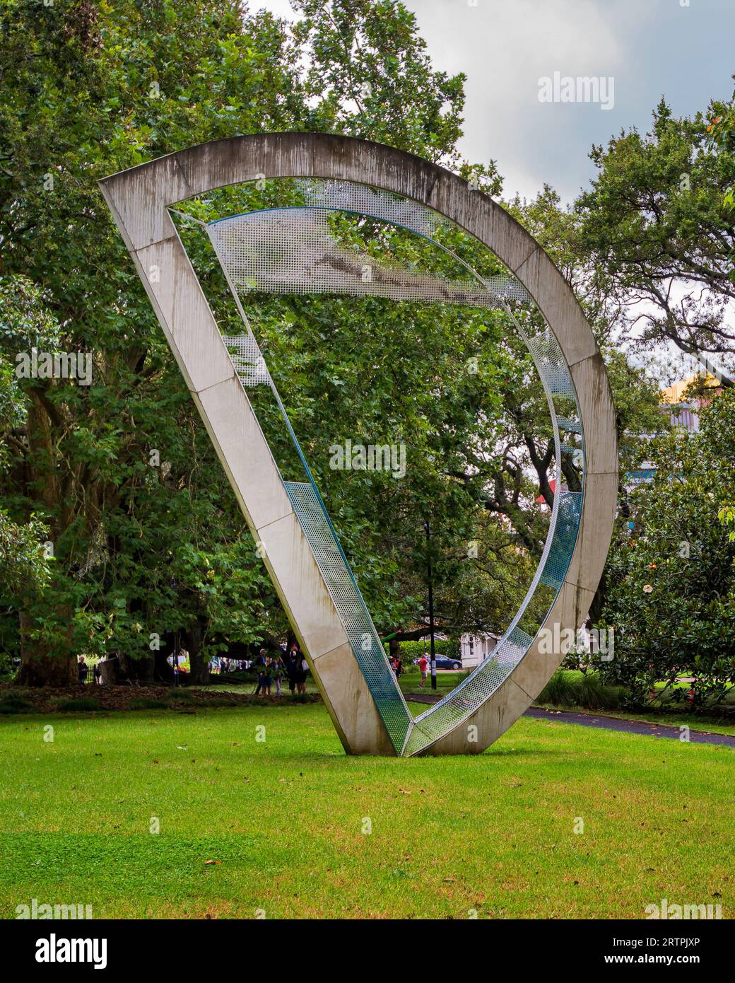 Sculpture Throwback par Neil Dawson, Albert Park, Auckland, Île du Nord, Nouvelle-Zélande Banque D'Images