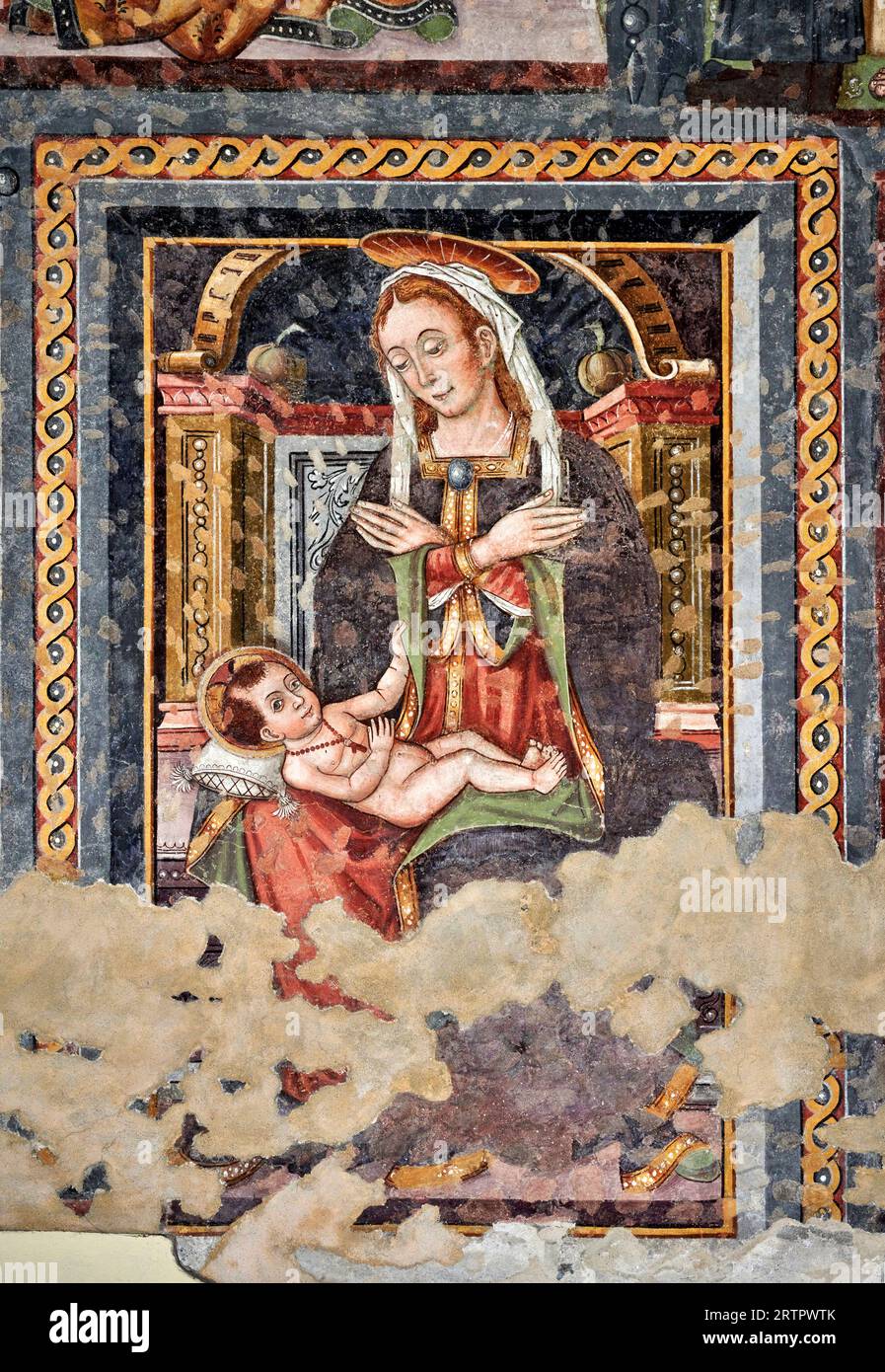 Madonna col Bambino in trono - affresco - XVI secolo - Clusone (BG) chiesa di S. Anna Banque D'Images