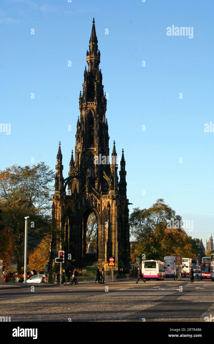 Édimbourg, Écosse - novembre 02 2006 : le Scott Monument est un monument gothique victorien dédié à l'écrivain écossais Sir Walter Scott. C'est le plus grand monum Banque D'Images