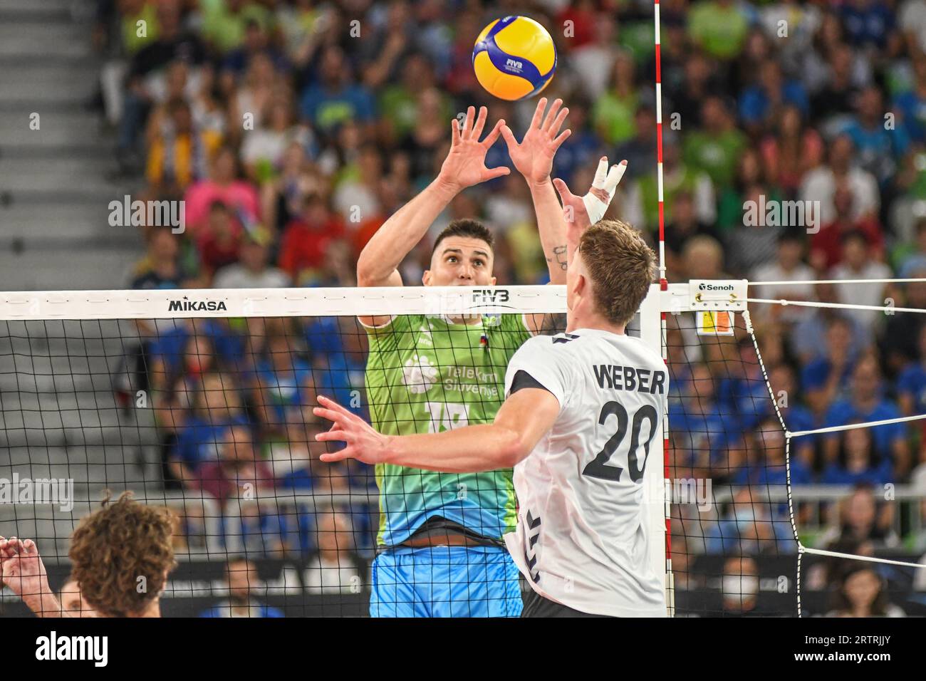 Klemen Cebulj (Slovénie) et Linus Weber (Allemagne). Championnat du monde de volleyball 2022. Ronde de 16 Banque D'Images