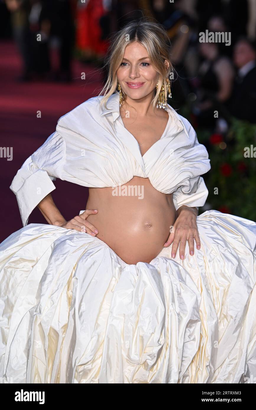 Londres, Royaume-Uni. 14 septembre 2023. Sienna Miller arrive à l'événement Vogue World : London au Theatre Royal, Drury Lane. Crédit : Doug Peters/EMPICS/Alamy Live News Banque D'Images