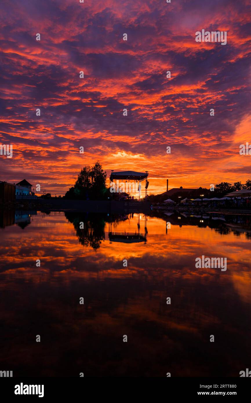 Le Seebuehne Dresden un nouveau lieu pour l'art, la culture et le plaisir. Sur le Seebuehne dans l'Ostra-Areal, l'emplacement exclusif, il y en avait quatre Banque D'Images