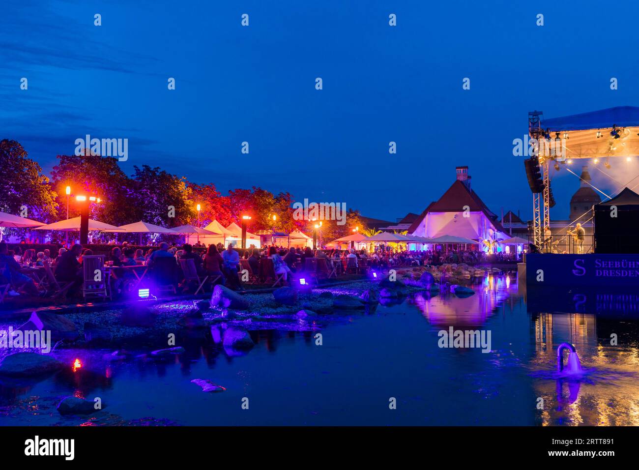 Le Seebuehne Dresden un nouveau lieu pour l'art, la culture et le plaisir. Sur le Seebuehne dans l'Ostra-Areal, l'emplacement exclusif, il y en avait quatre Banque D'Images