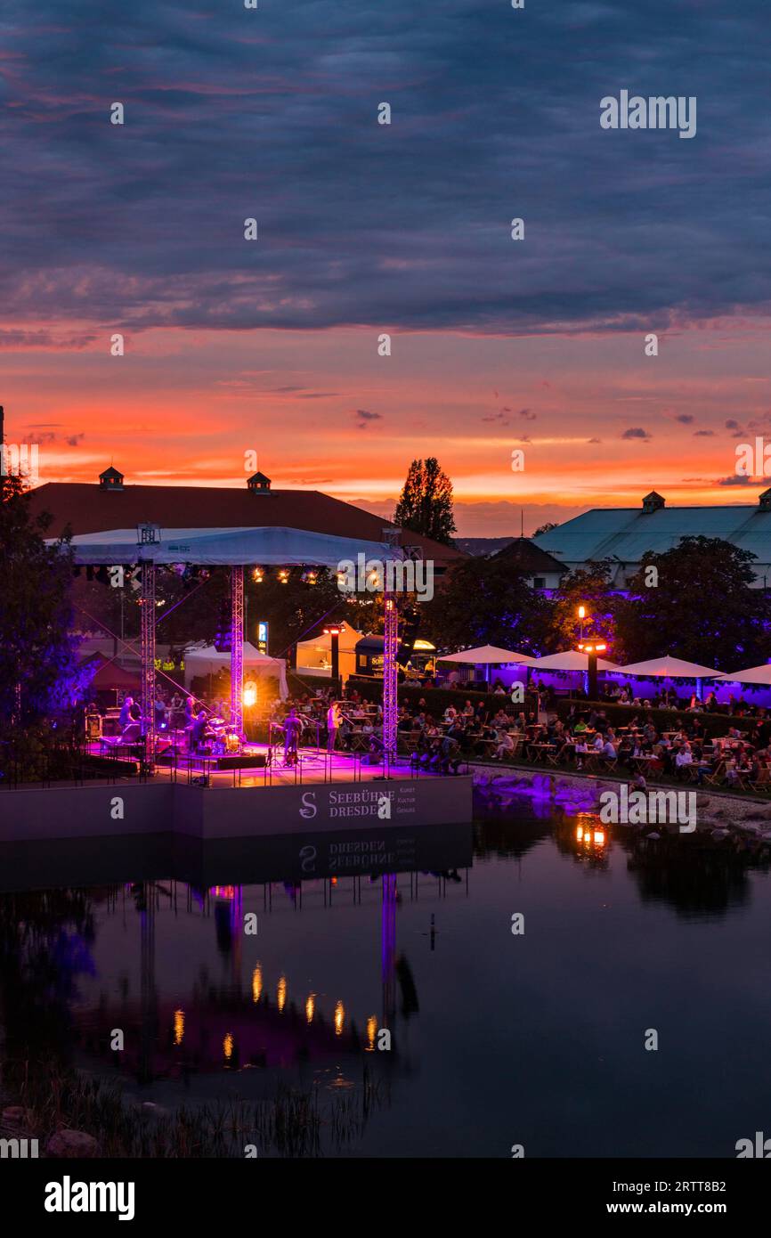 Le Seebuehne Dresden un nouveau lieu pour l'art, la culture et le plaisir. Sur le Seebuehne dans l'Ostra-Areal, l'emplacement exclusif, il y en avait quatre Banque D'Images