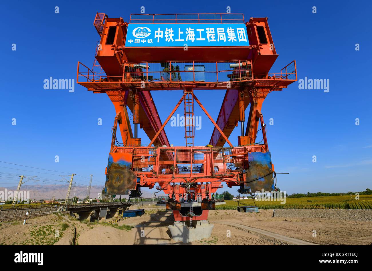 BAYANNUR, CHINE - 14 SEPTEMBRE 2023 - vue du chantier de construction de la poutre-caisson du chemin de fer à grande vitesse Baotou-Yinchuan Trans-Baiyin Pragug Banque D'Images